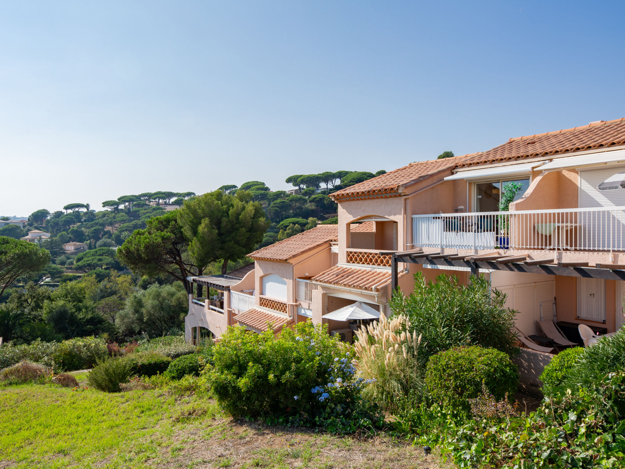 Les Coteaux de la Nartelle-Buiten