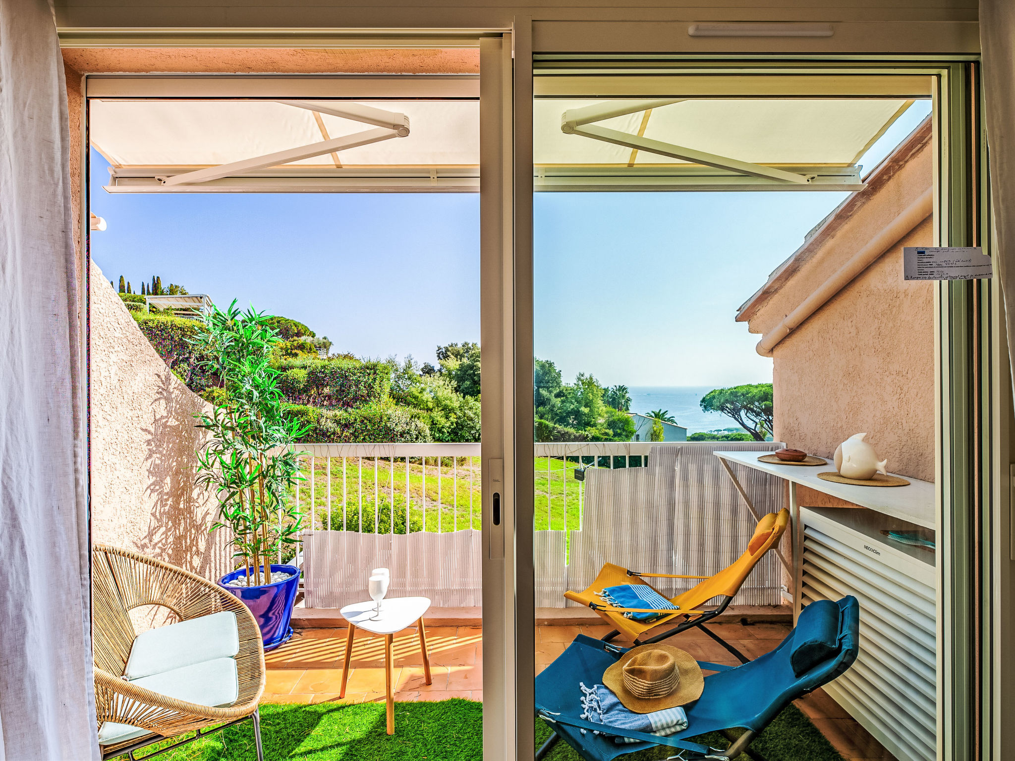 Les Coteaux de la Nartelle-Buiten