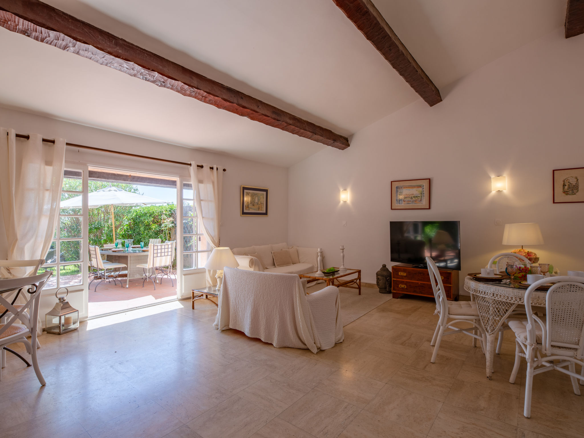 El Cantarello-Binnen