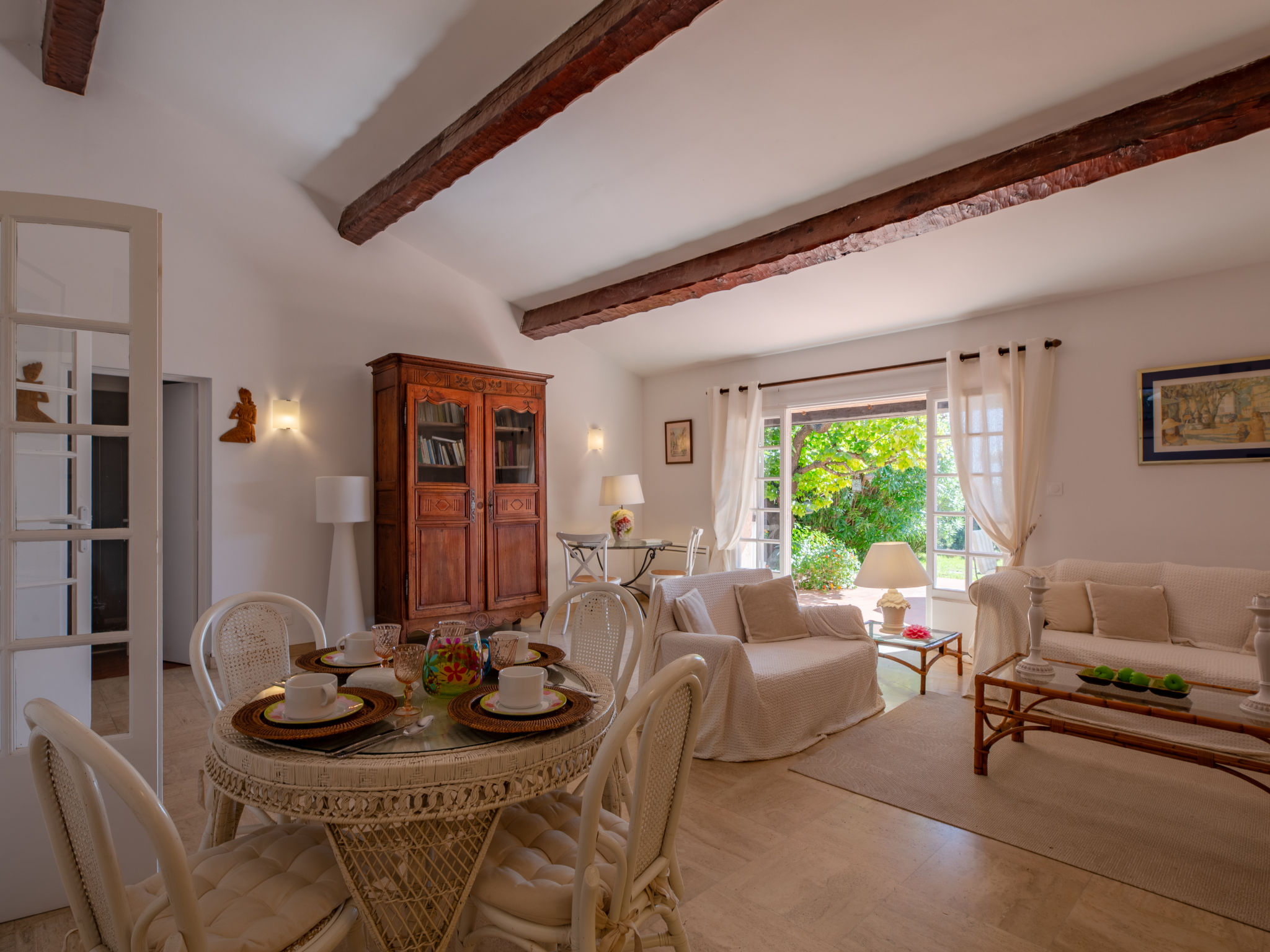 El Cantarello-Binnen