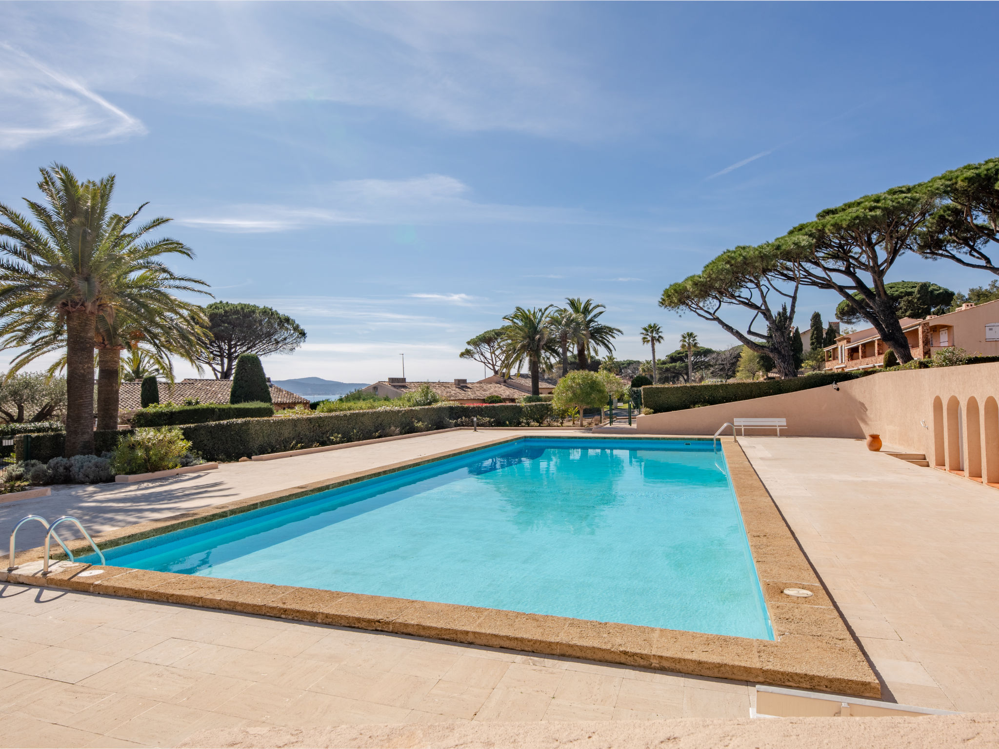 El Cantarello-Outside