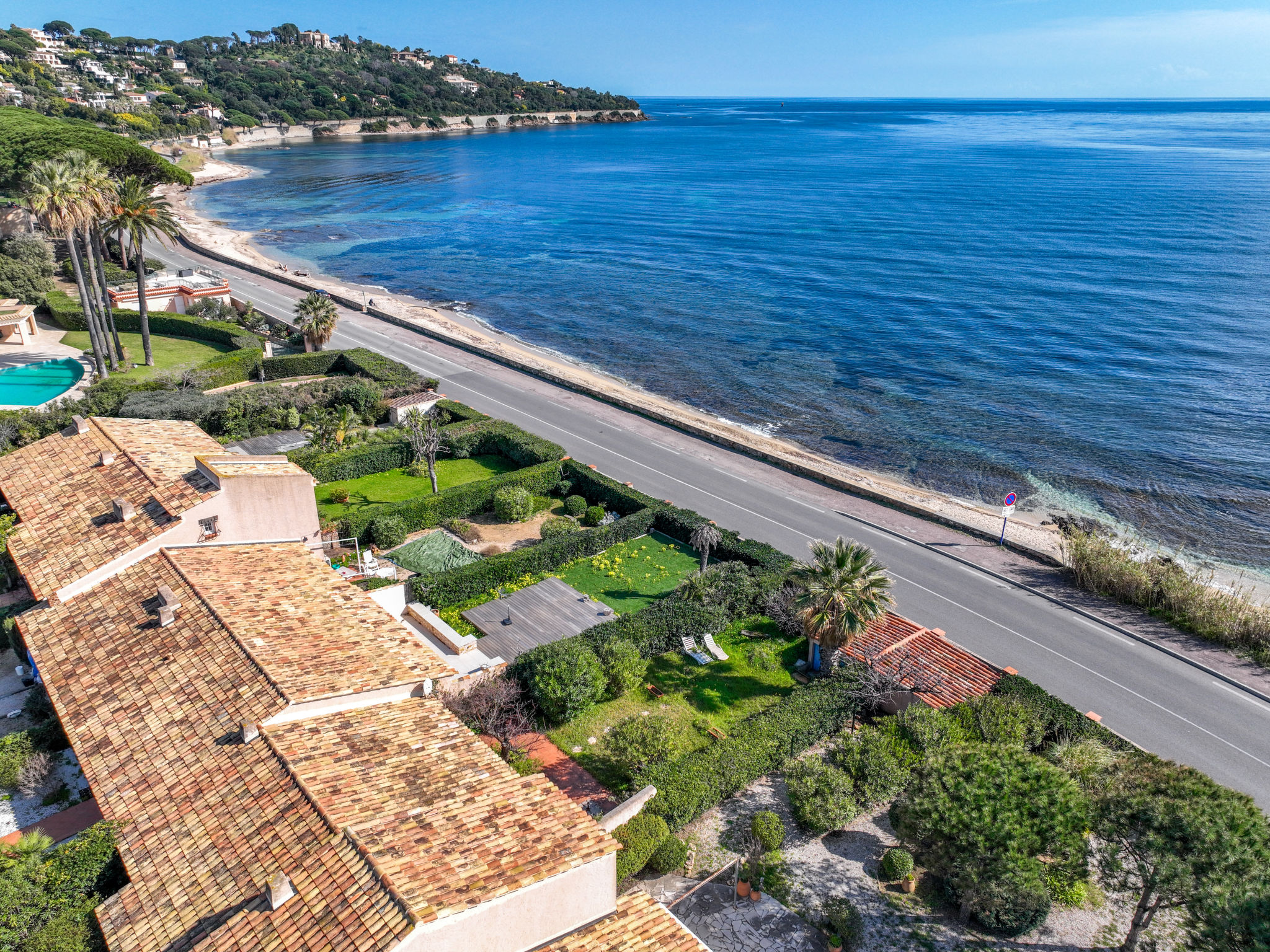 El Cantarello-Outside