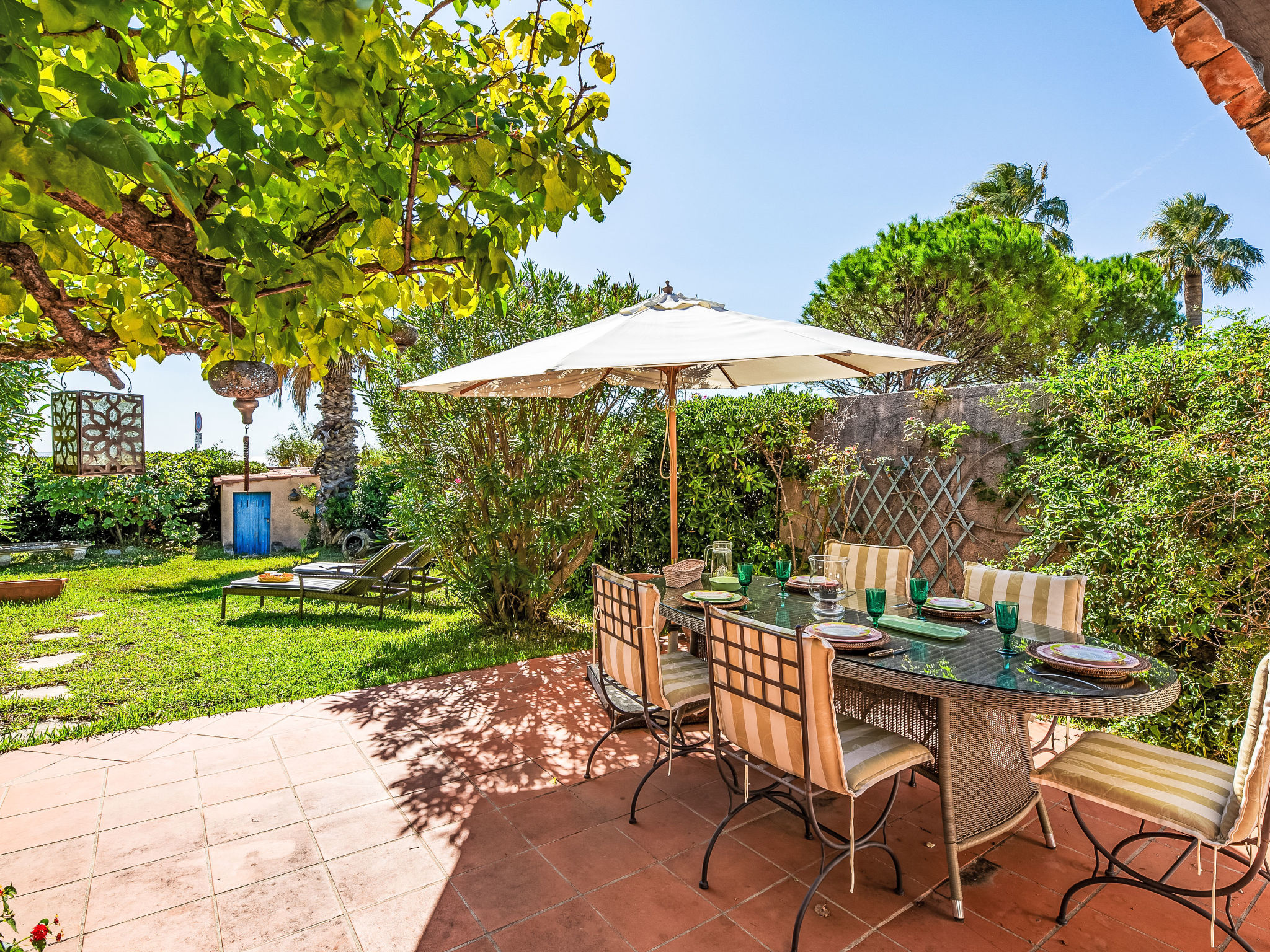 El Cantarello-Outside