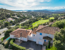 Licht appartement aan de golfbaan met zwembad, vlakbij strand Sainte-Maxime - thumbnail 1