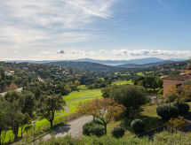 Licht appartement aan de golfbaan met zwembad, vlakbij strand Sainte-Maxime - thumbnail 2