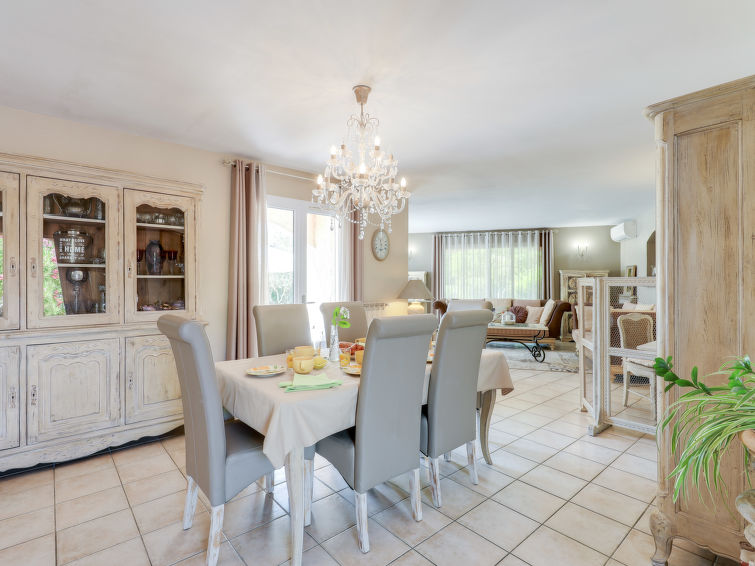 Search and Stay destination Sainte-Maxime, Provence-Alpes-Côte d'Azur - France from AU$ 446. Villa Souleyas