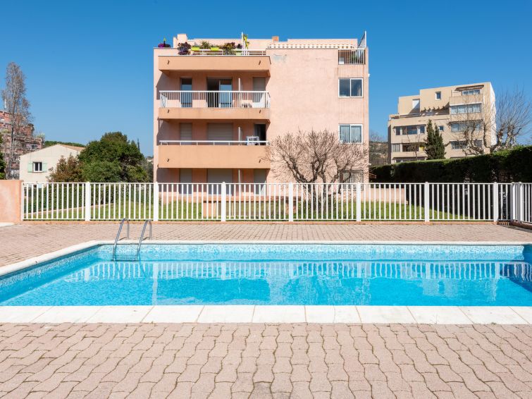 Search and Stay destination Sainte-Maxime, Provence-Alpes-Côte d'Azur - France from AU$ 152. Sainte Maxime les Plages