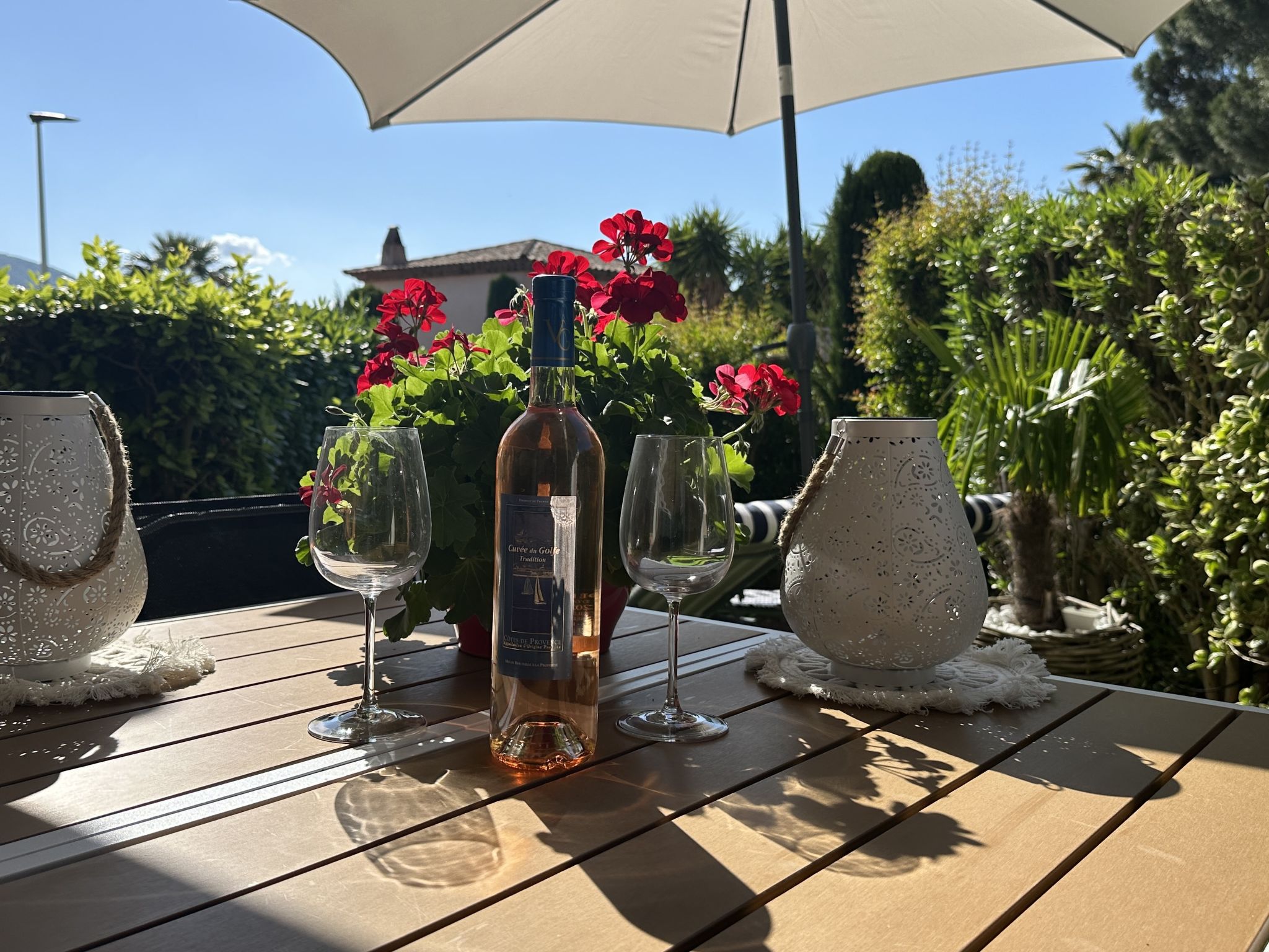 Les Pins Bleus-Buiten