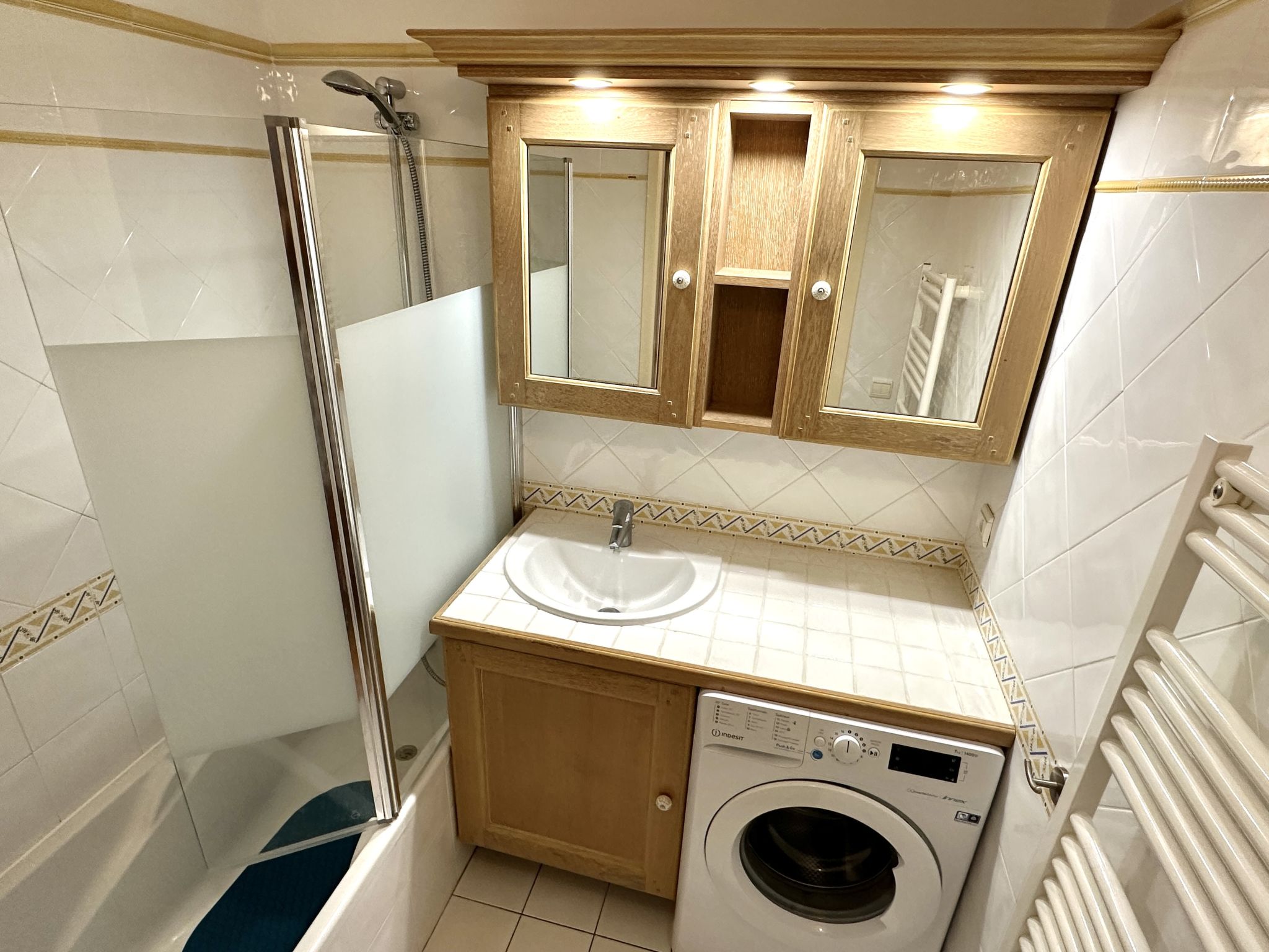 Les Pins Bleus-Binnen