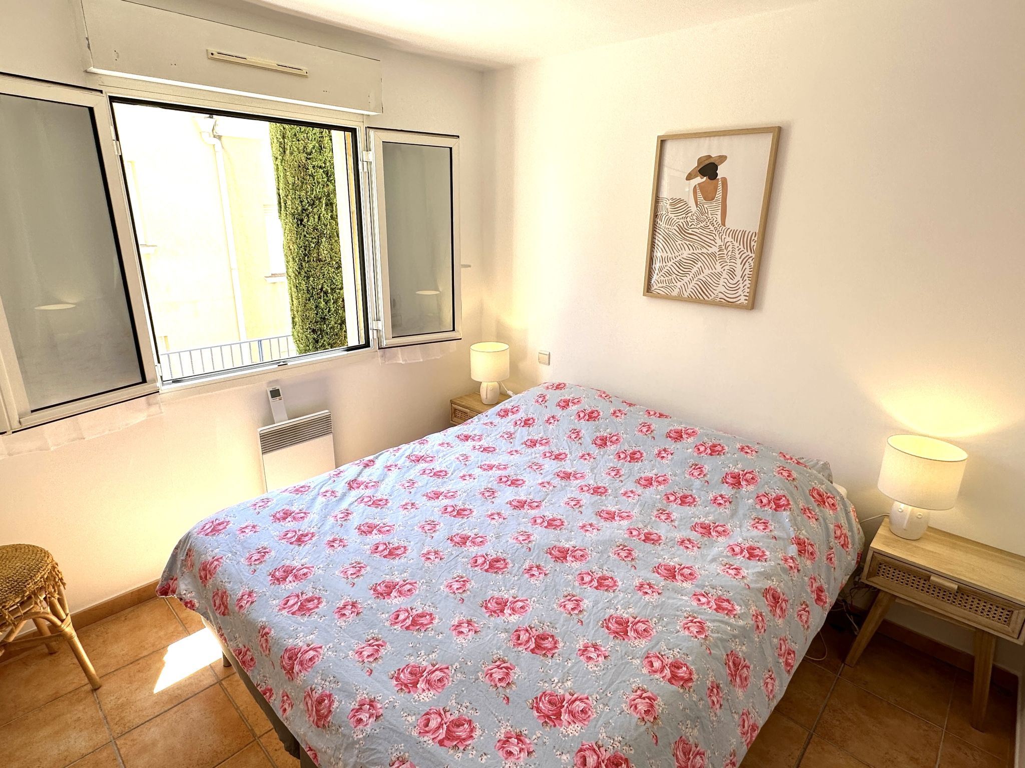 Les Pins Bleus-Binnen