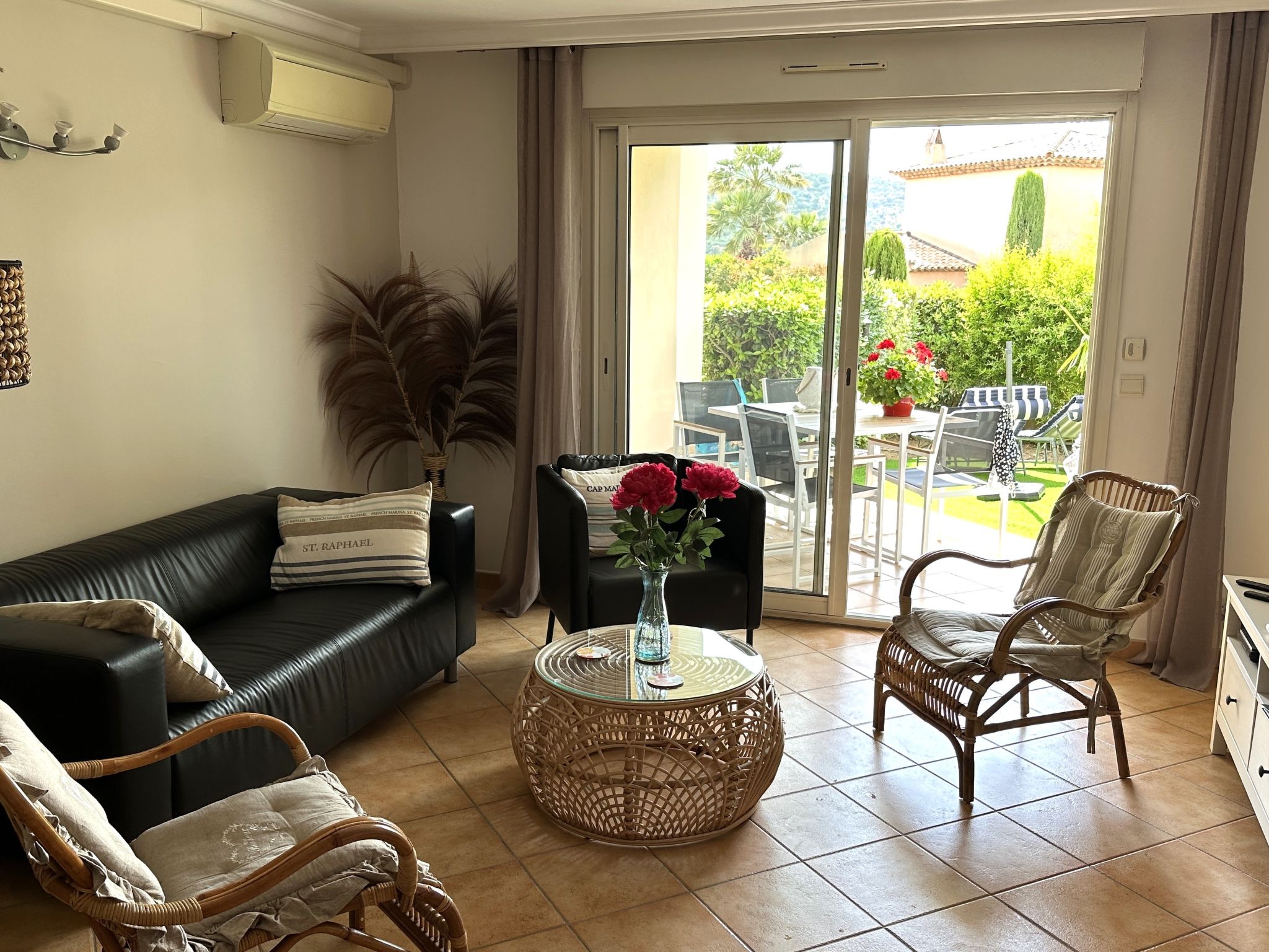 Les Pins Bleus-Binnen