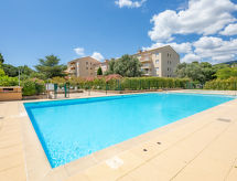 Knus appartement op 1,2 km van het strand van Sainte-Maxime met zwembad - thumbnail 2