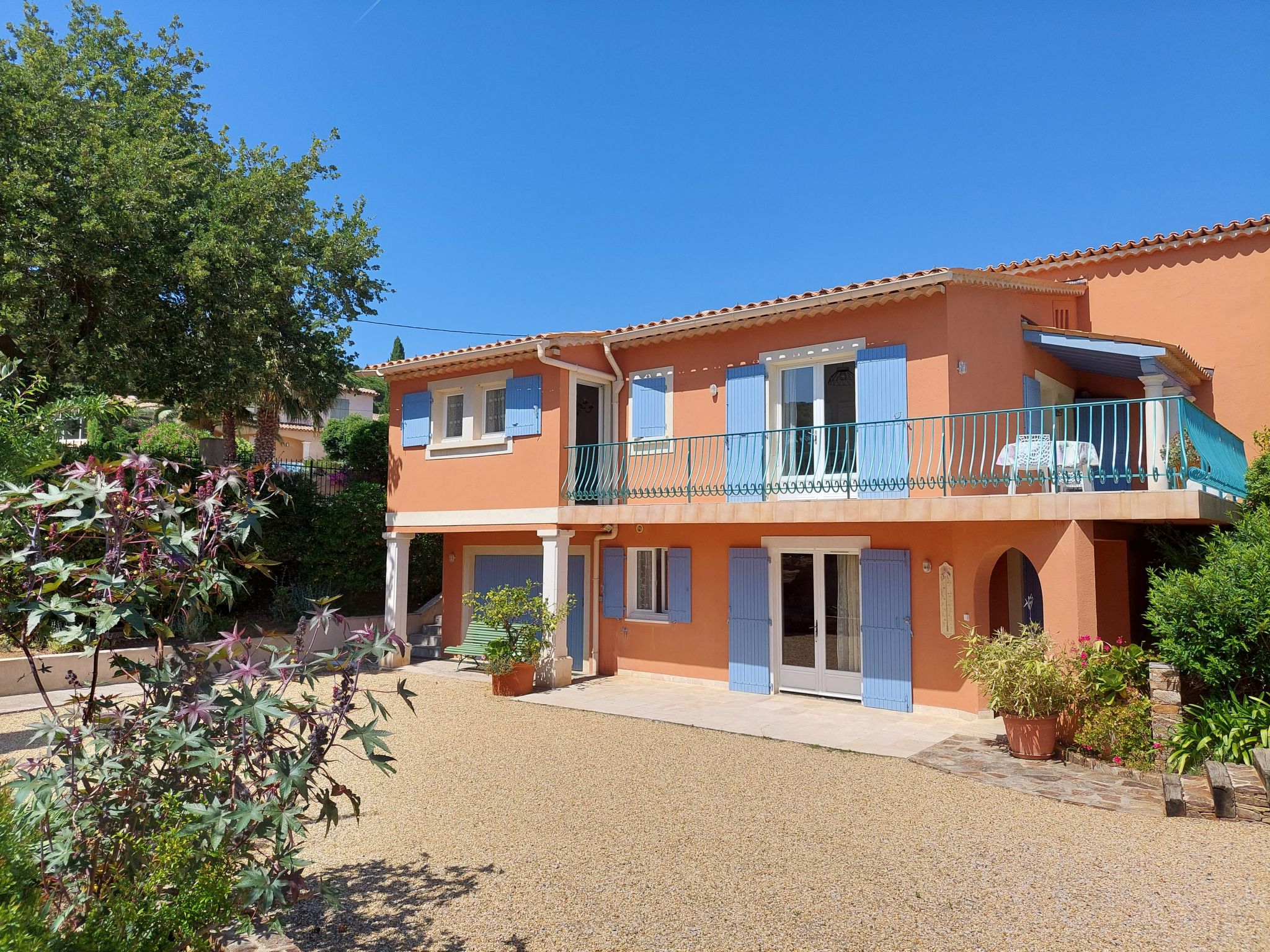 Schöne Ferienvilla mit Privatpool an der Côte d'Azur-Dedans