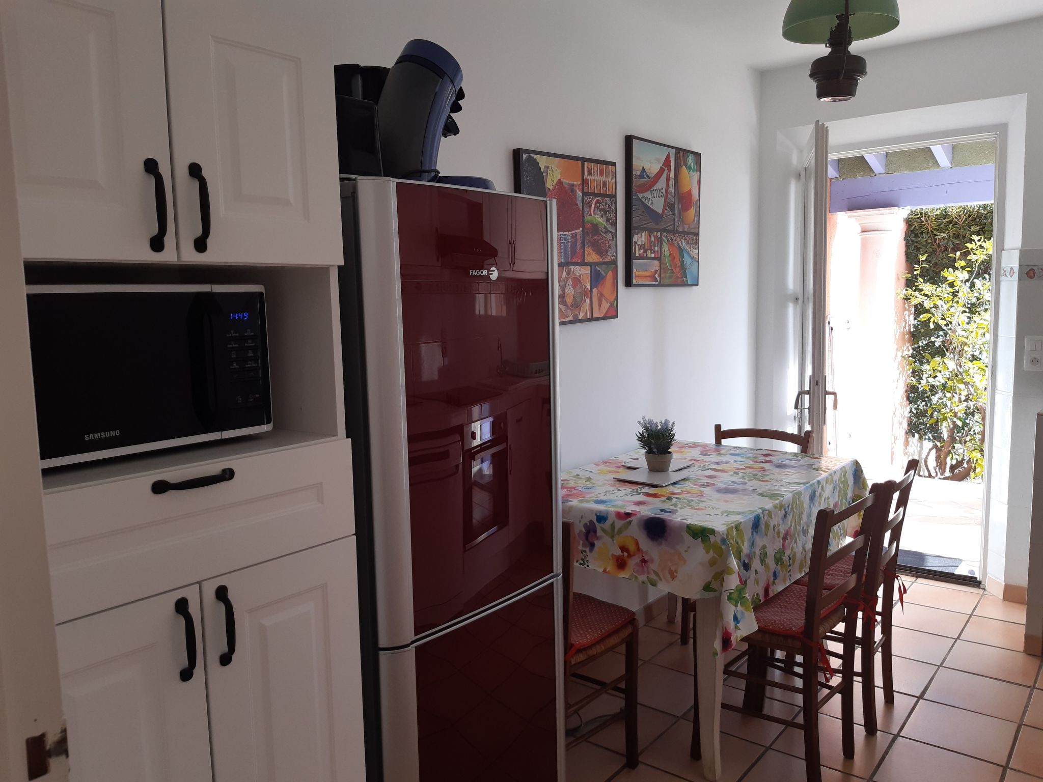 Schöne Ferienvilla mit Privatpool an der Côte d'Azur-Dedans