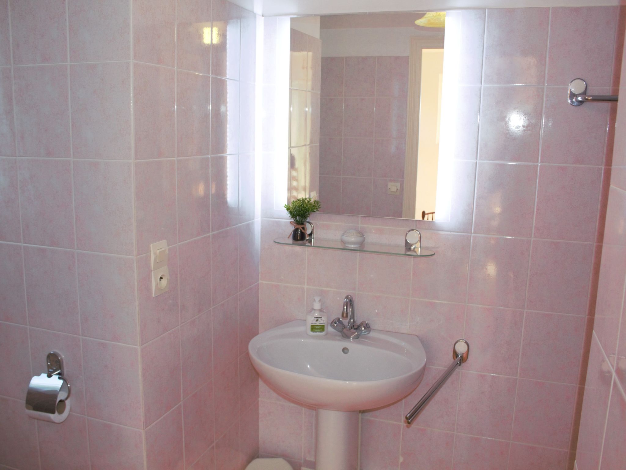 Schöne Ferienvilla mit Privatpool an der Côte d'Azur-Dedans