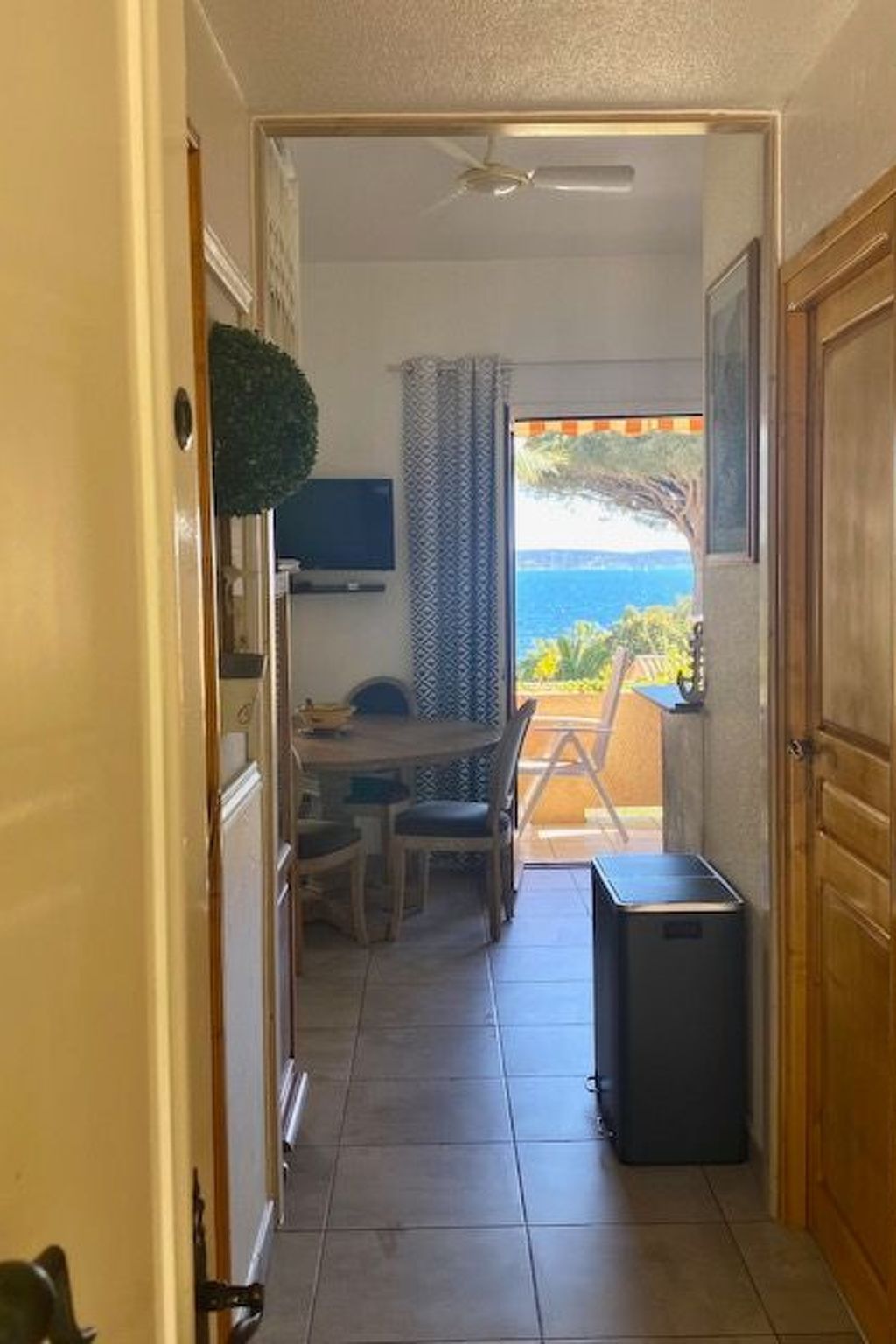 "La petite maison Maximoise" (Das kleine Haus Maximoise)-Binnen