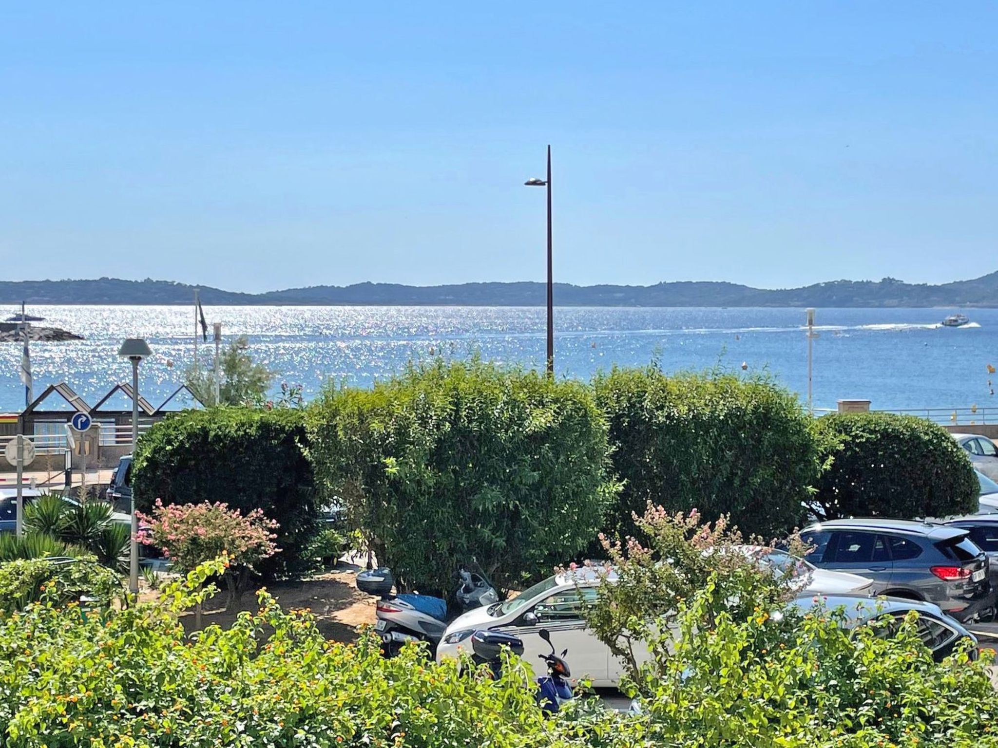 Photo of Appt T2 - Centre ville et plage - Vue Mer - Clim