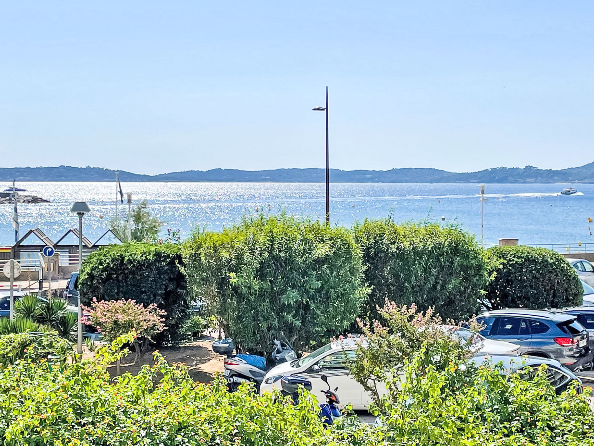 Photo of Appt T2 - Centre ville et plage - Vue Mer - Clim