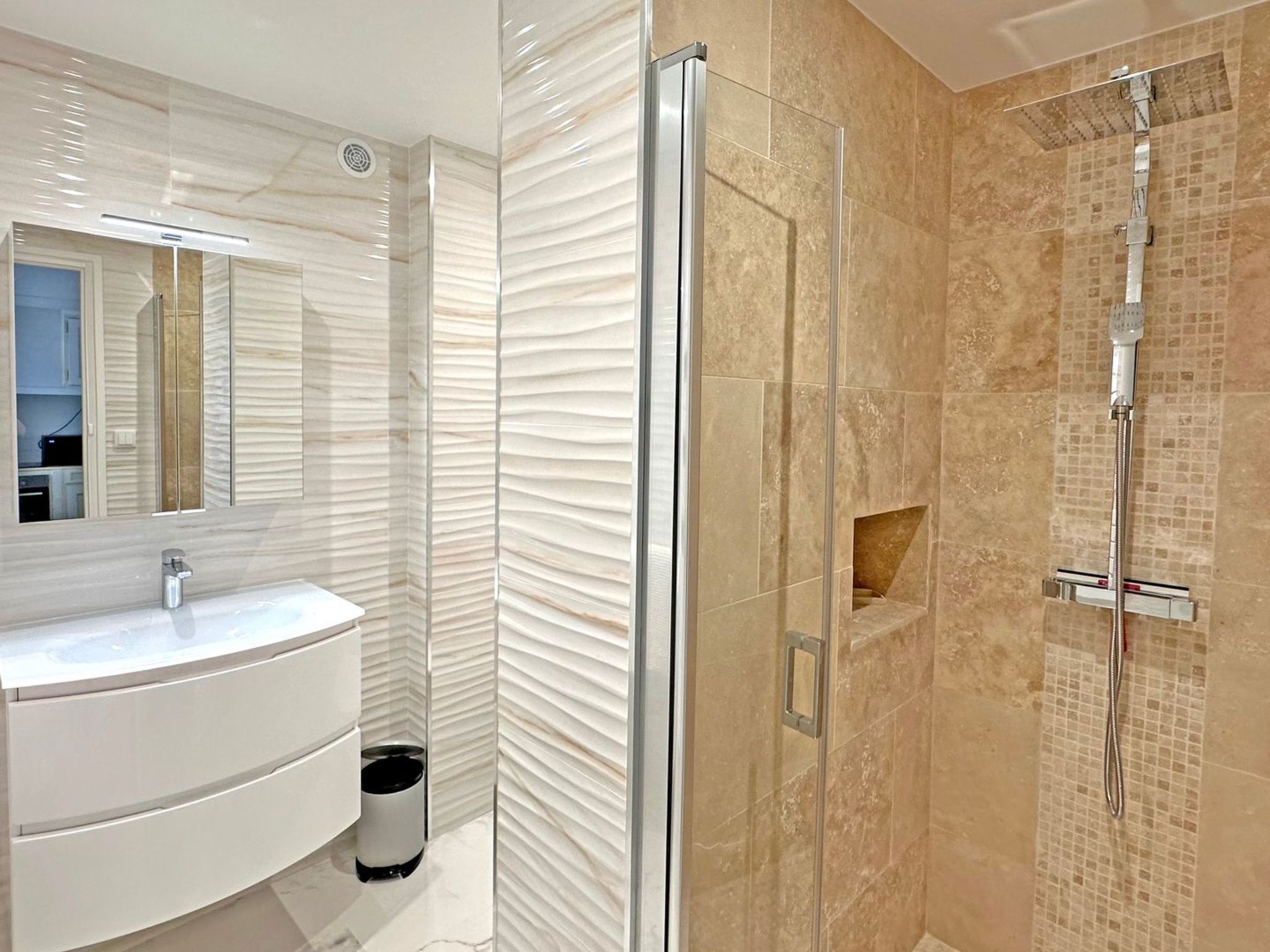 Photo of Apt T3 6 Pers - Aperçu mer - Clim - Centre ville