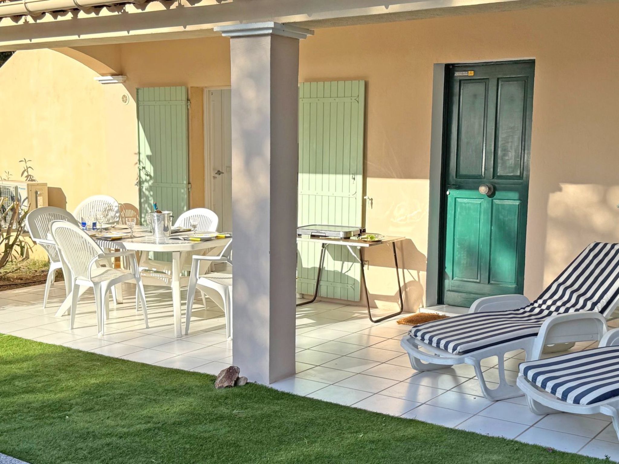 Photo of Appt - 2/4pers - Vue Mer - Clim - Ste Maxime