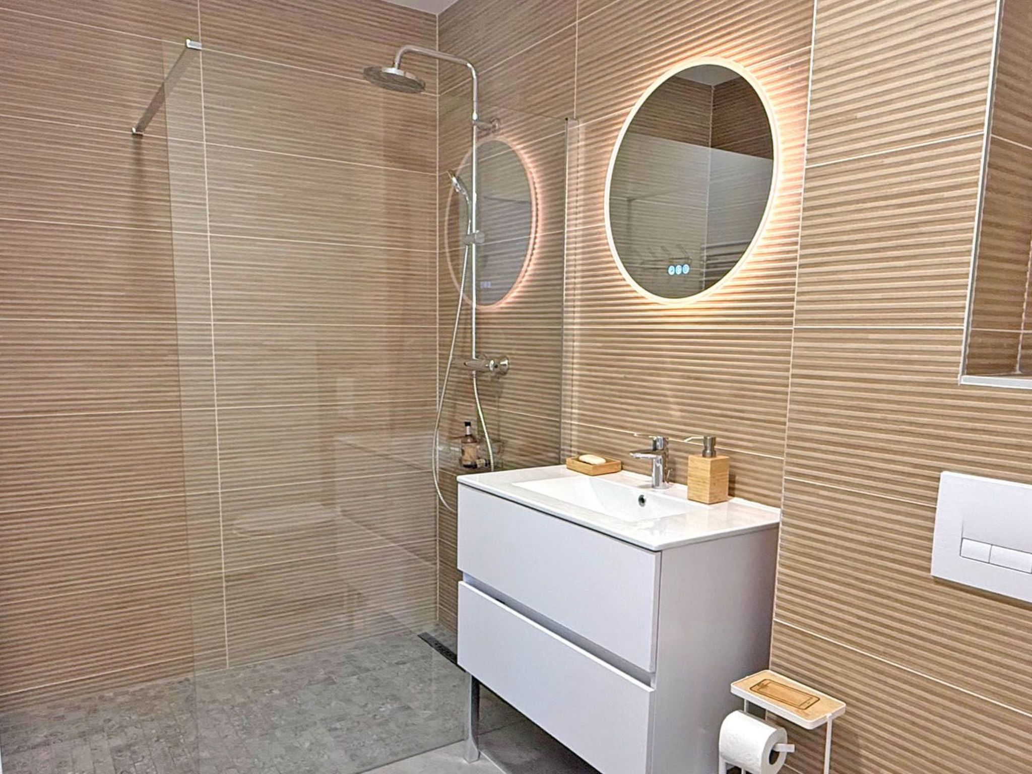 Photo of Maison 10 Pers - Piscine privée - Climatisation