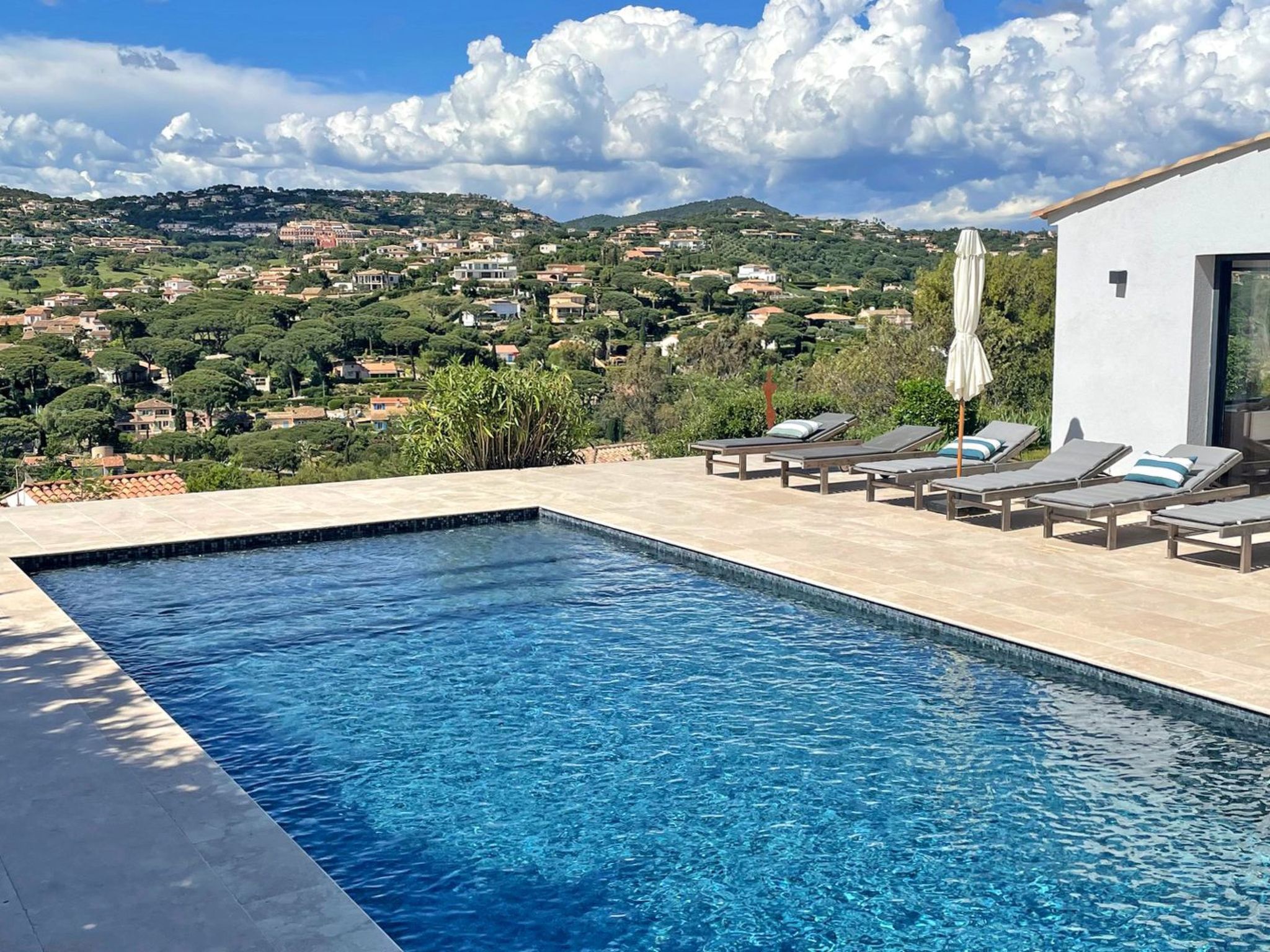 Photo of Villa 10 Pers - Piscine Privée - Climatisation