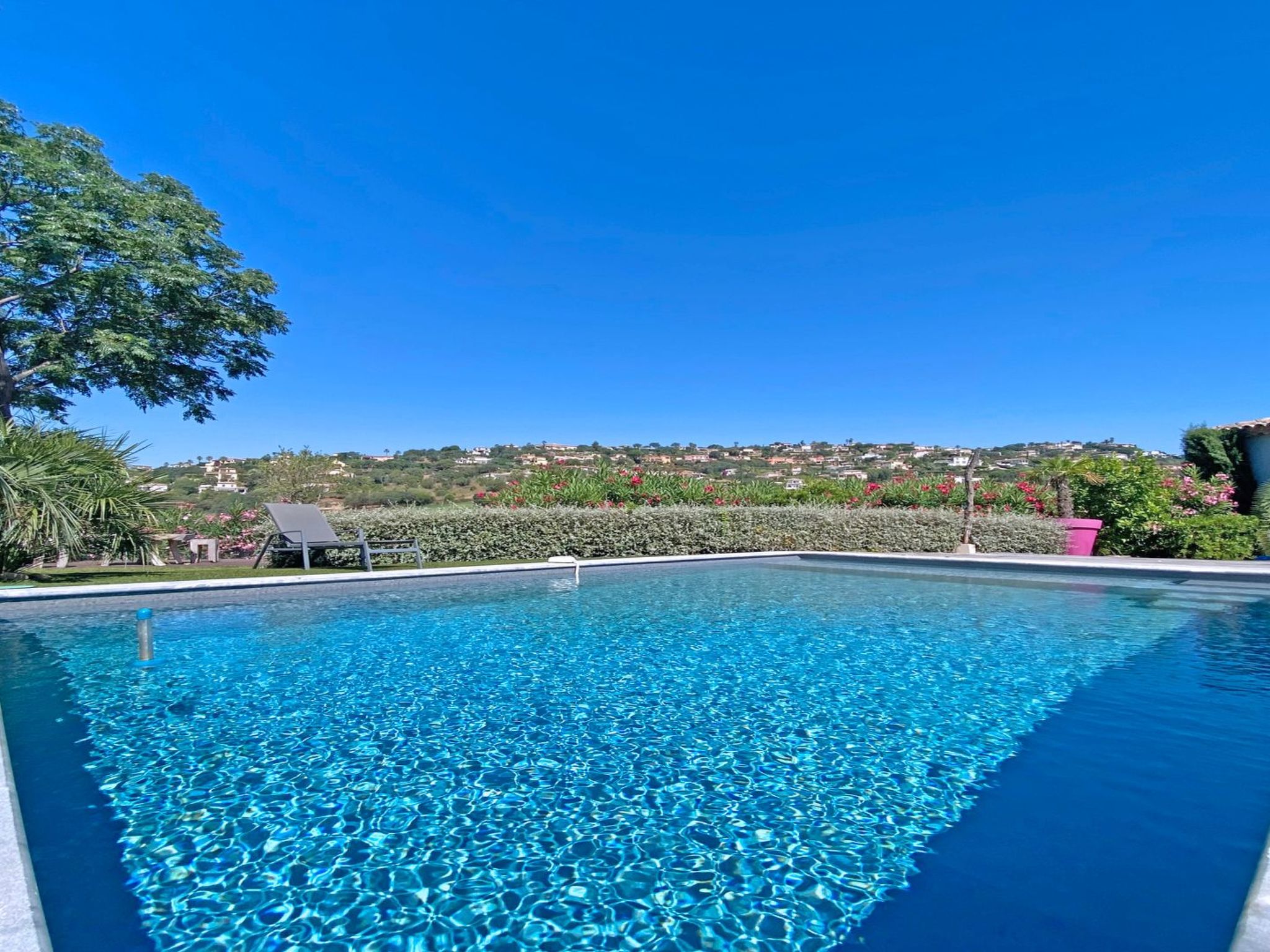 Photo of Villa 10 pers - Schwimmbad - Blick auf den Golfplatz - Sainte Maxime