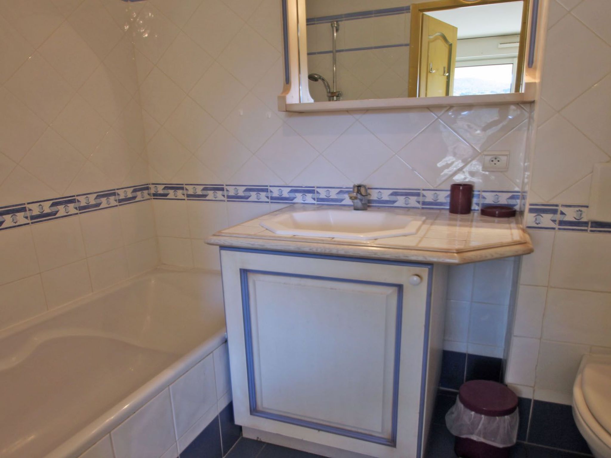 Photo of Apartment Port marine T4 mit Pool Residenz