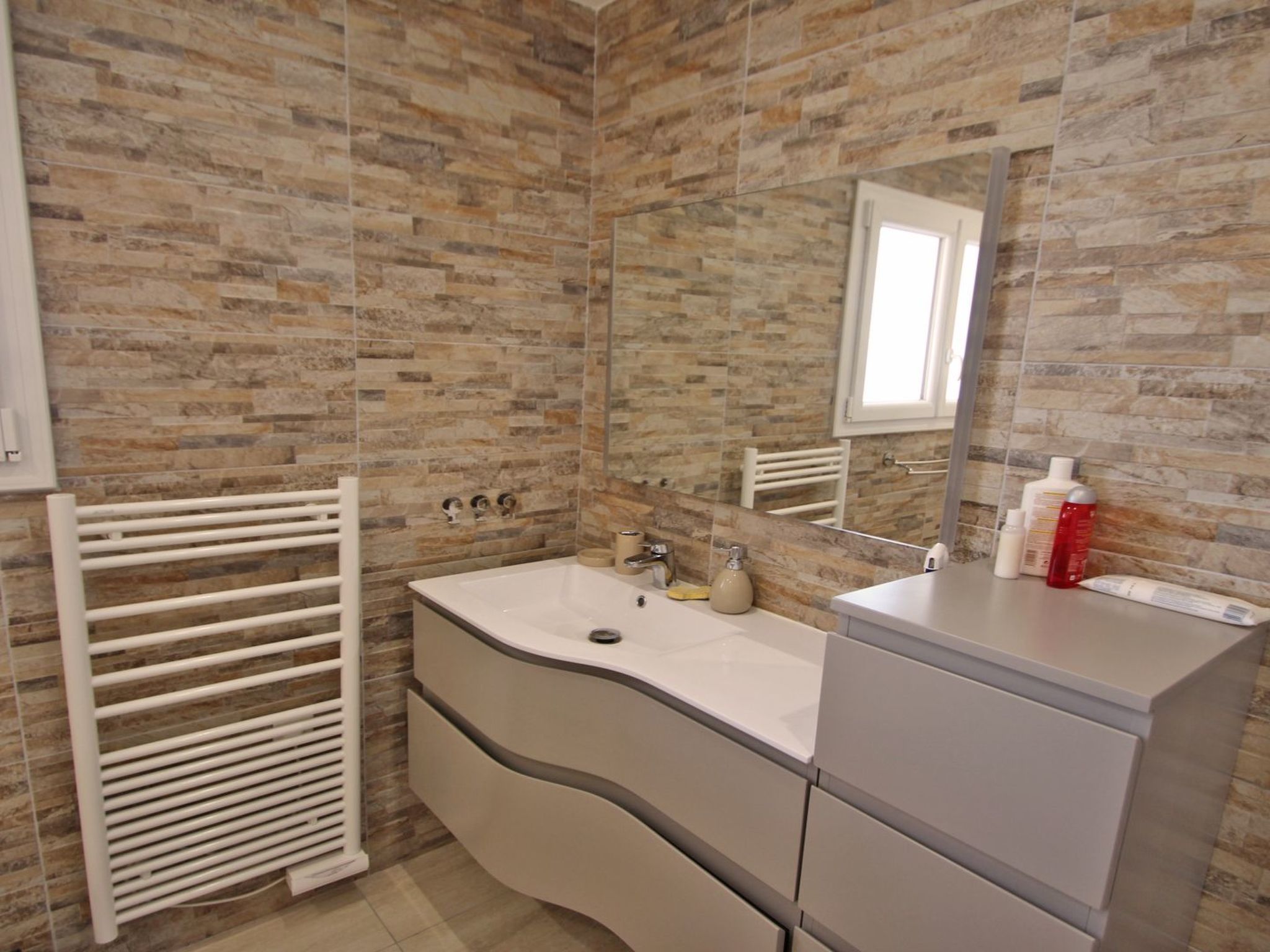 Photo of Wohnung T3 - 5 Personen - Klimatisierung - Wifi - Stadtzentrum