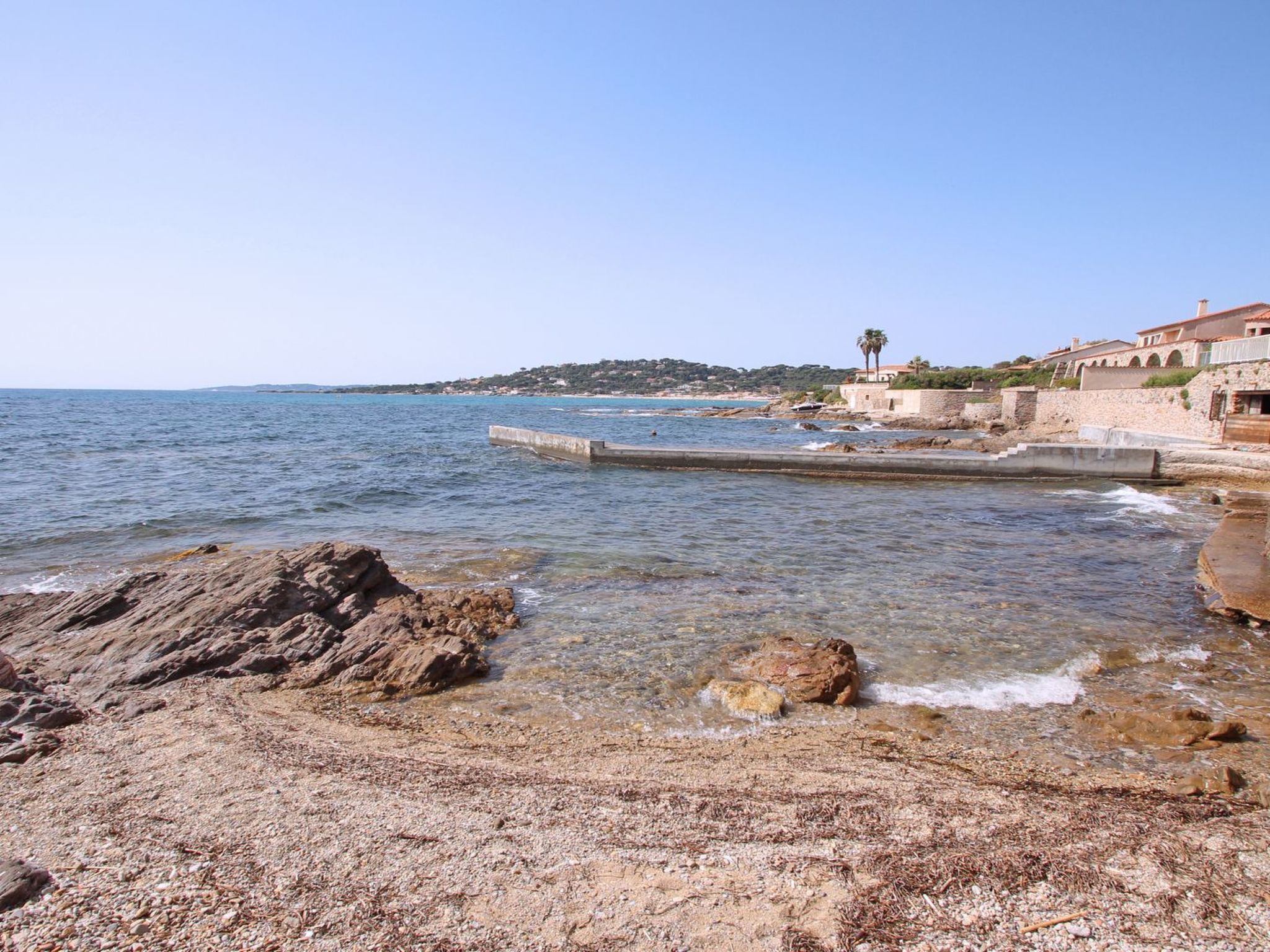 Photo of Le Bateau - 4 Personen - Füße im Wasser - Strand