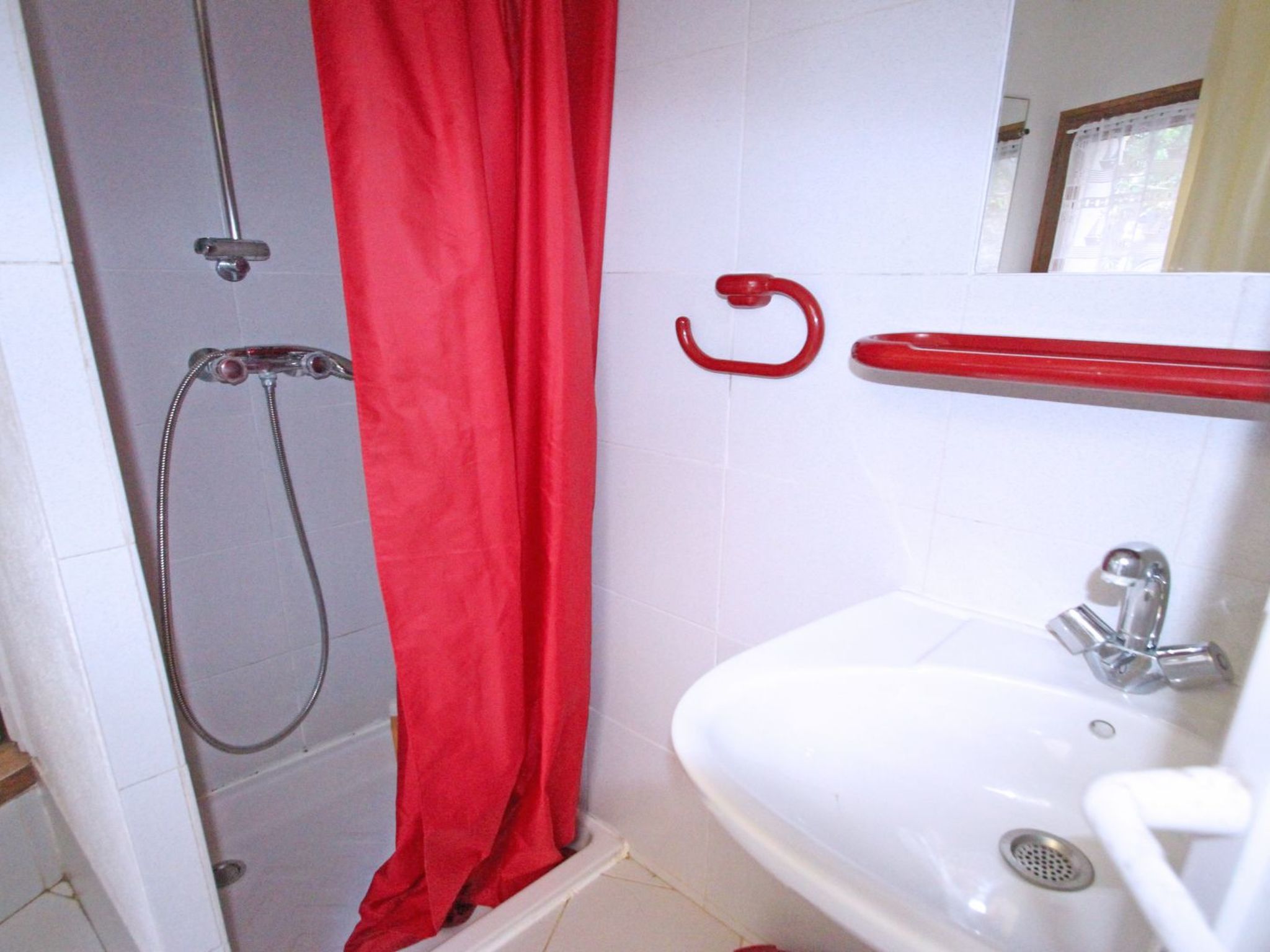 Photo of Le Bateau - 4 Personen - Füße im Wasser - Strand