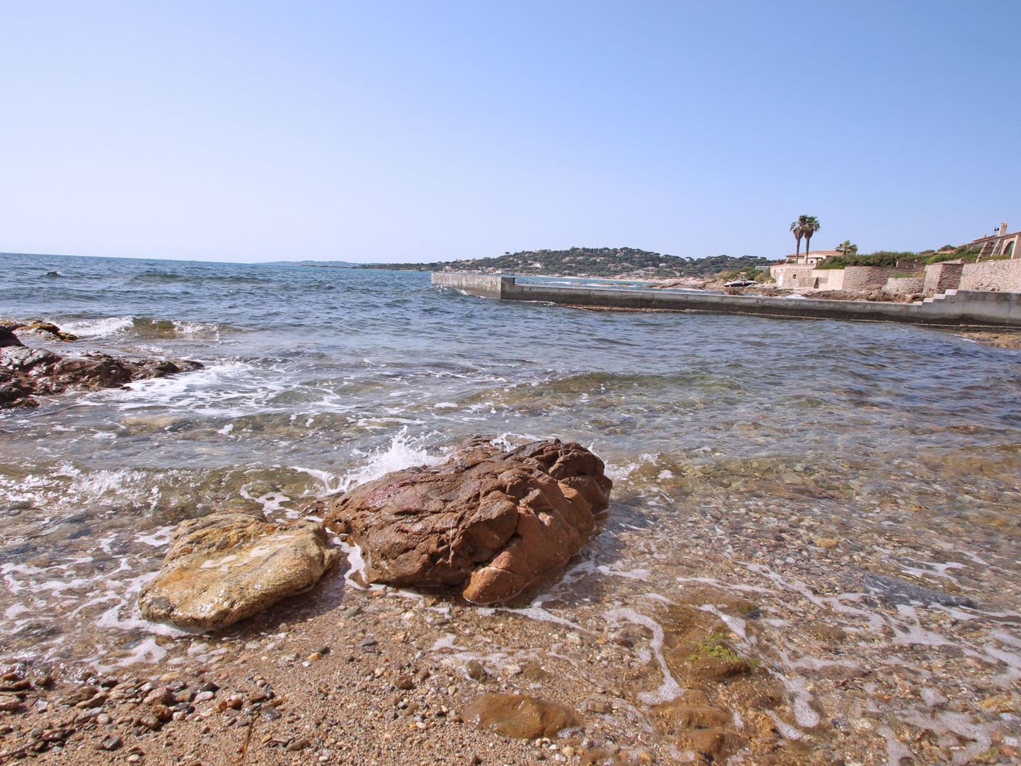 Photo of Le Bateau - 4 Personen - Füße im Wasser - Strand