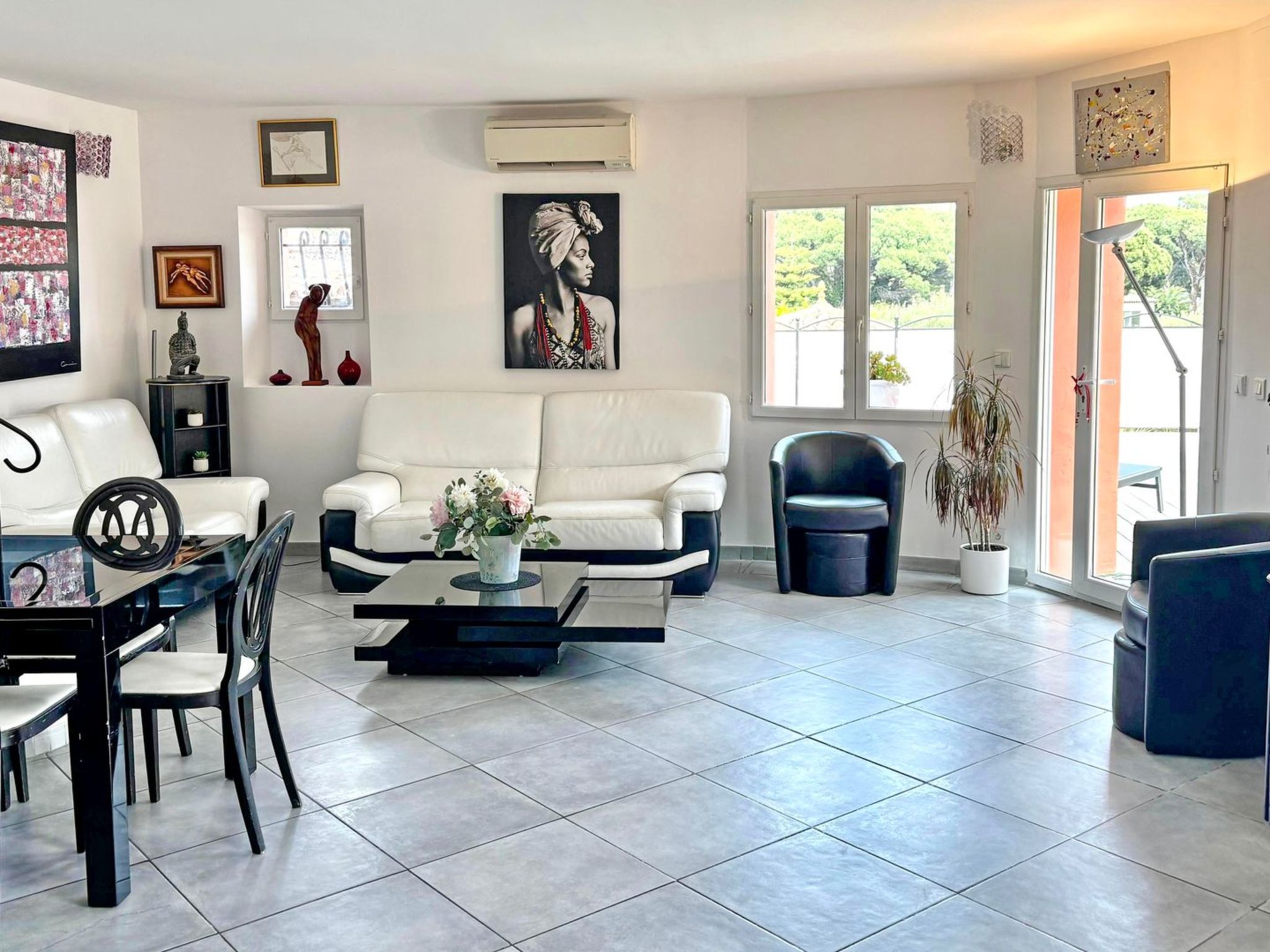 Photo of Haus 5 pers - Swimmingpool- Klimaanlage- WiFi