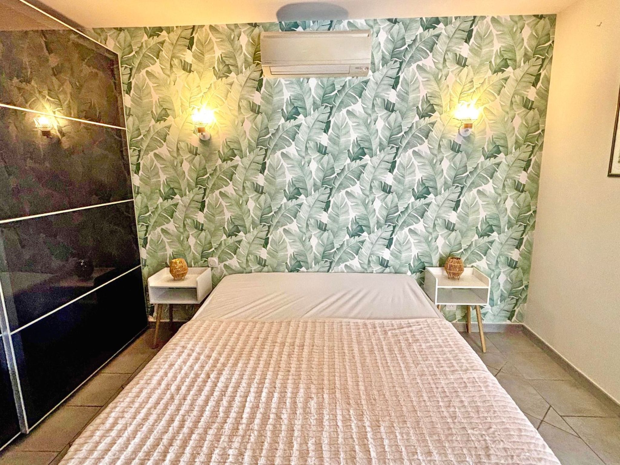 Photo of Haus 5 pers - Swimmingpool- Klimaanlage- WiFi