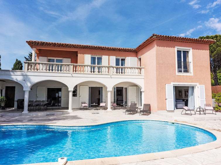 8-persoons villa met privézwembad en zeezicht in Sainte Maxime in Sainte Maxime