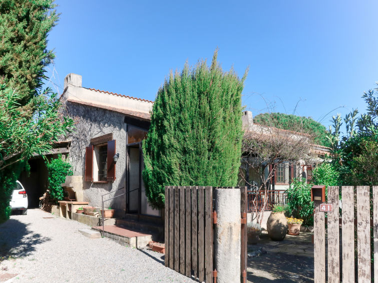 Search and Stay destination Le Plan-de-la-Tour, Provence-Alpes-Côte d'Azur - France from AU$ 182. Lou Mazet