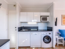 Appartement aan zee in Les Issambres met zwembad en airco - thumbnail 6