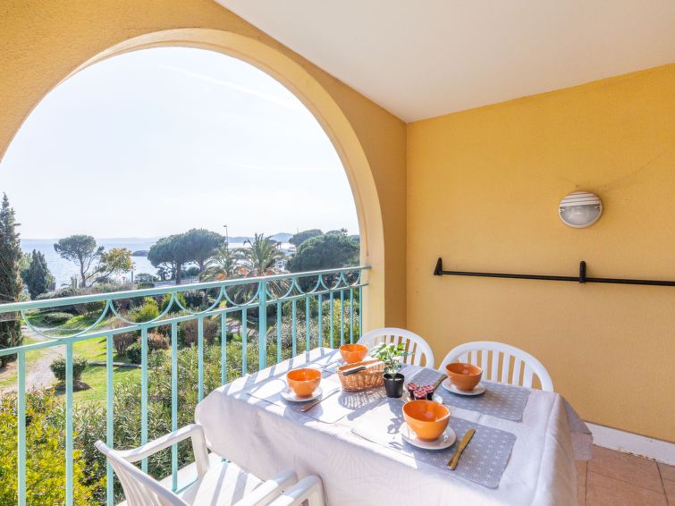 Appartement aan zee in Les Issambres met whirlpool en zeezicht in Les Issambres