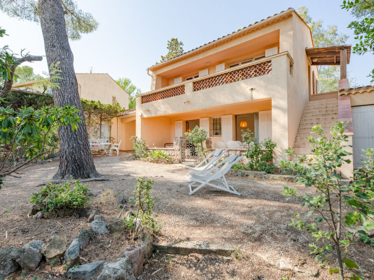 Search and Stay destination Roquebrune-sur-Argens, Provence-Alpes-Côte d'Azur - France from AU$ 390. Marysol