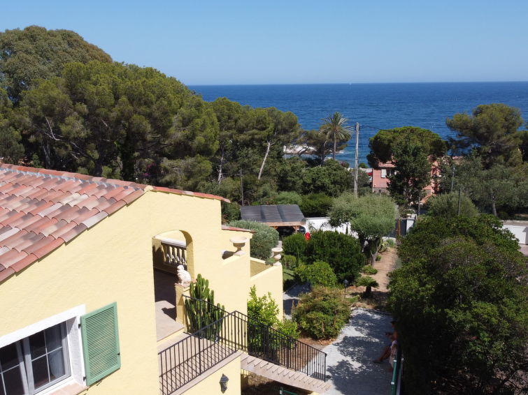Search and Stay Destinations. Holidays Rentals in Roquebrune-sur-Argens, Var - Provence-Alpes-Côte d'Azur - France