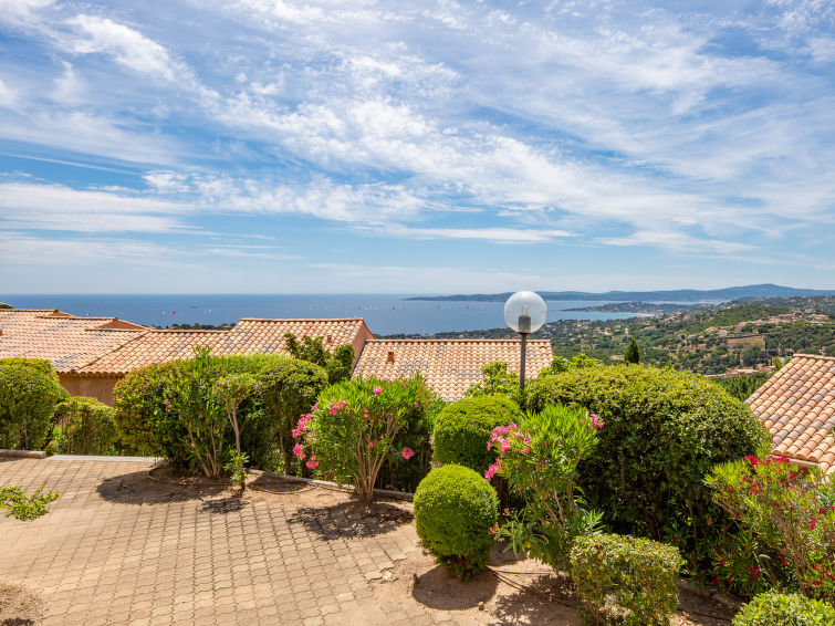 Search and Stay destination Roquebrune-sur-Argens, Provence-Alpes-Côte d'Azur - France from AU$ 201. Résidence Bellevue
