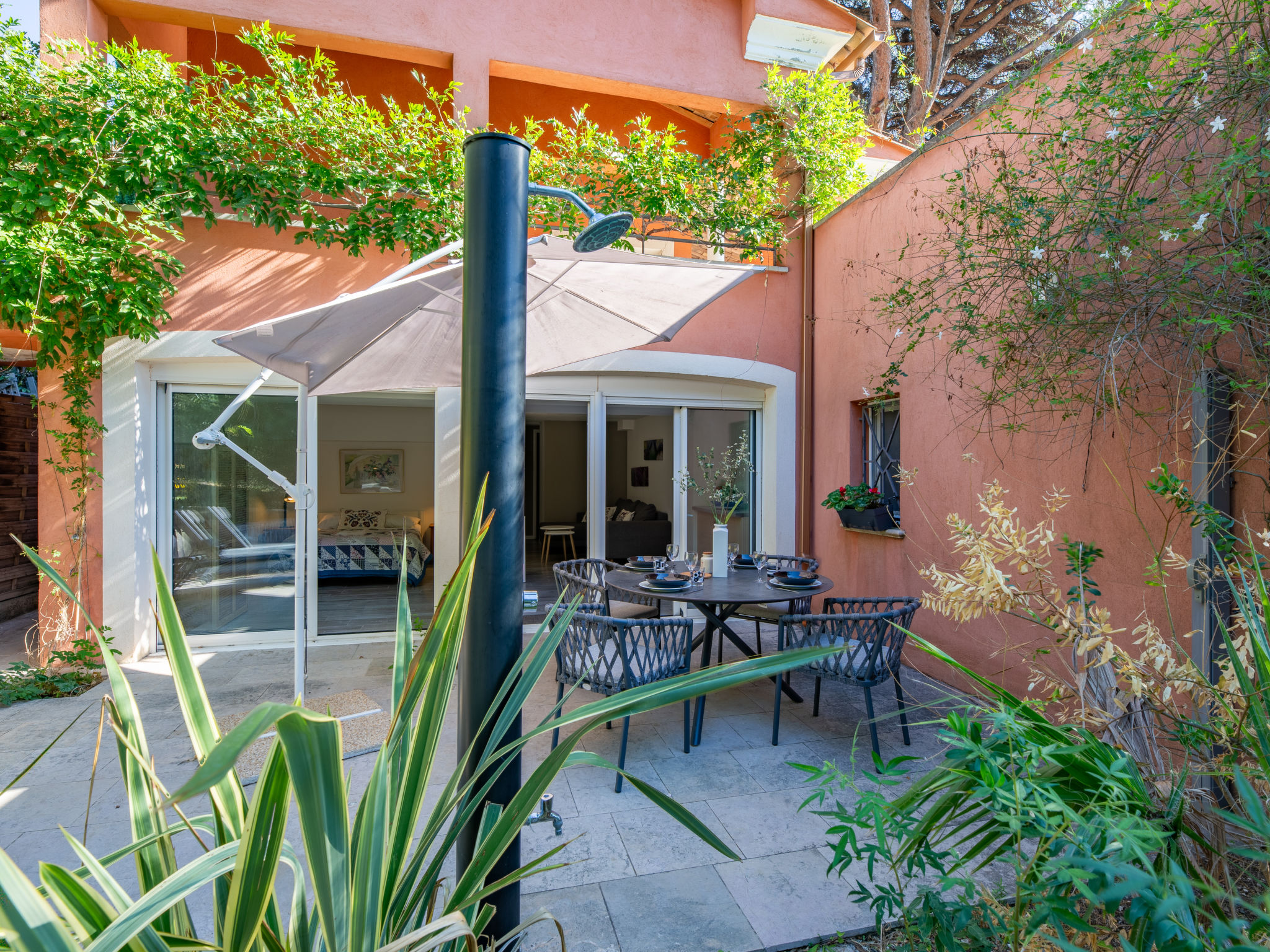 Terre de Sienne-Buiten