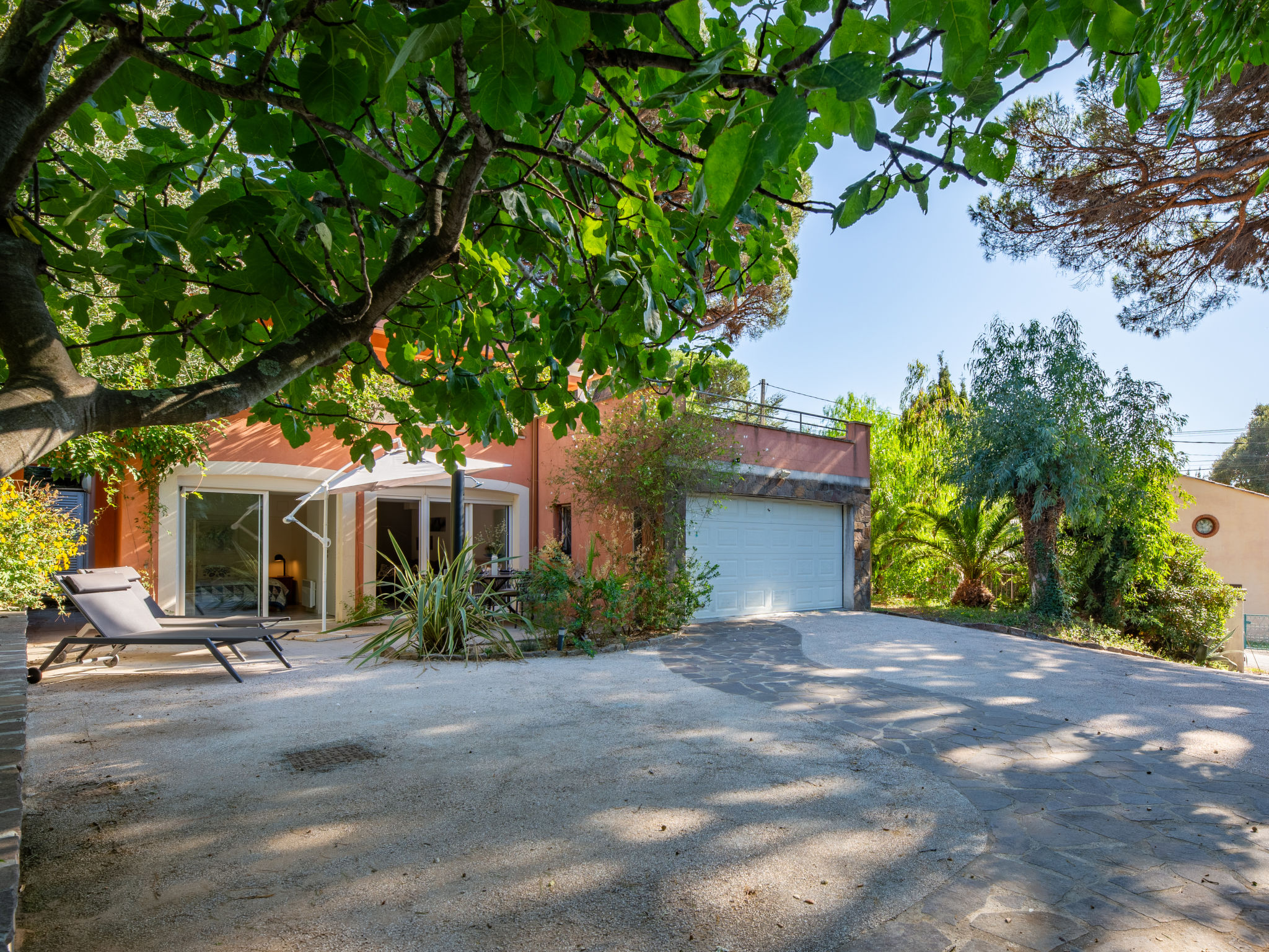 Terre de Sienne-Buiten