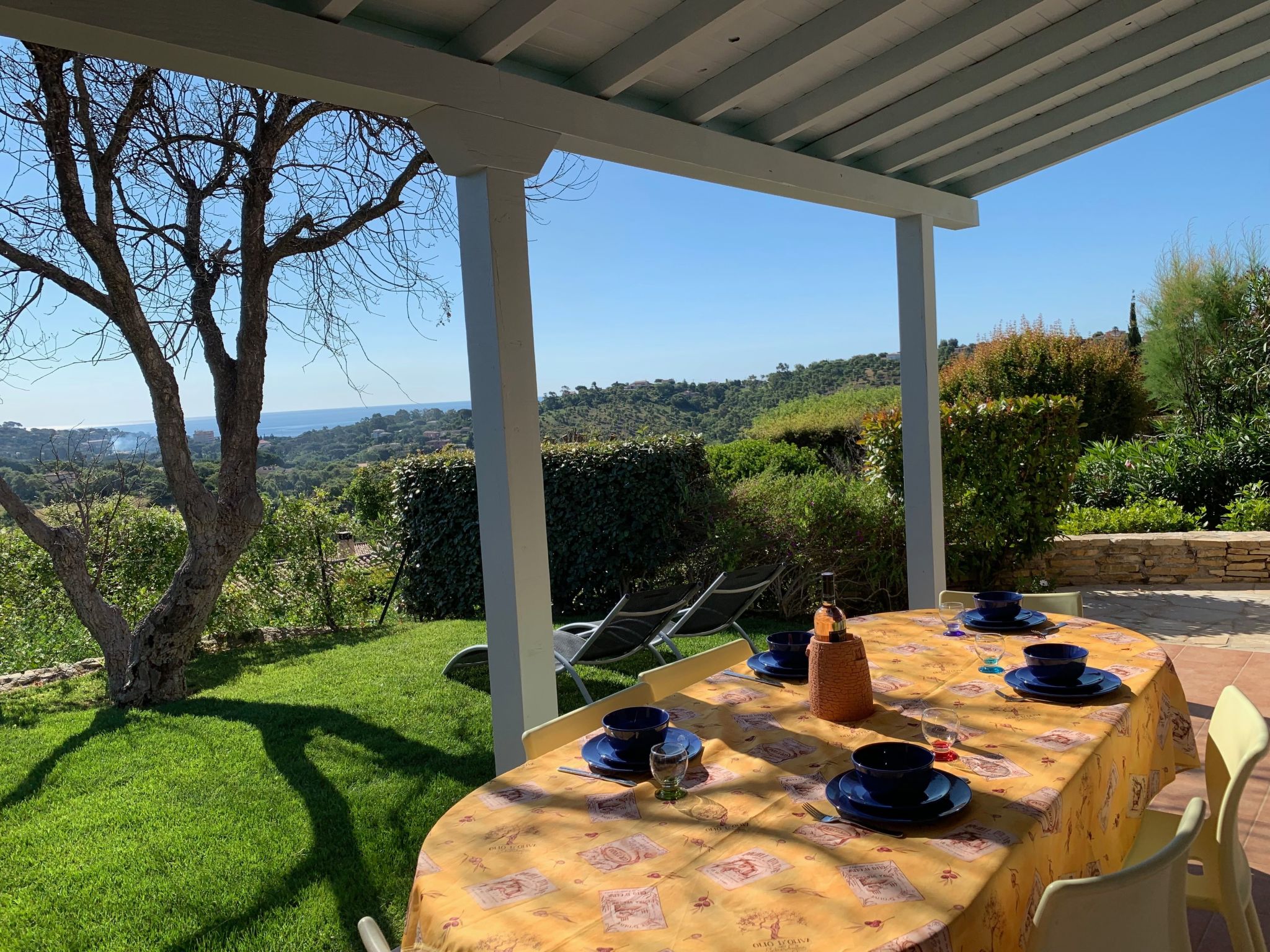 Mit Garten, Grill und Terrasse