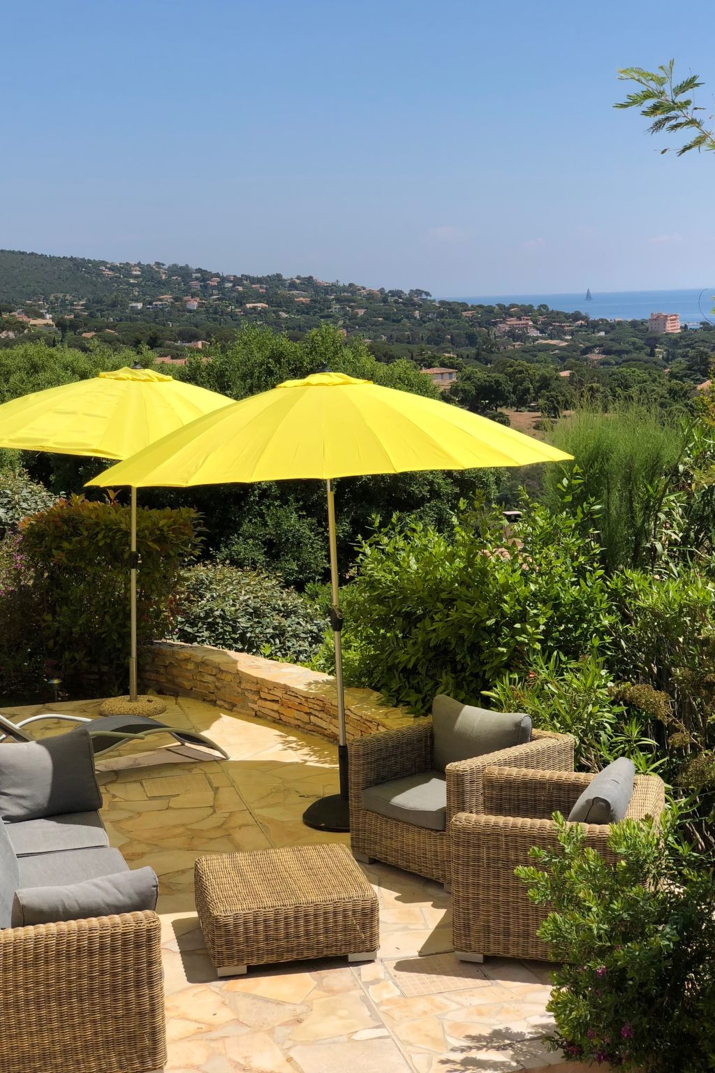 Mit Garten, Grill und Terrasse-Drinnen