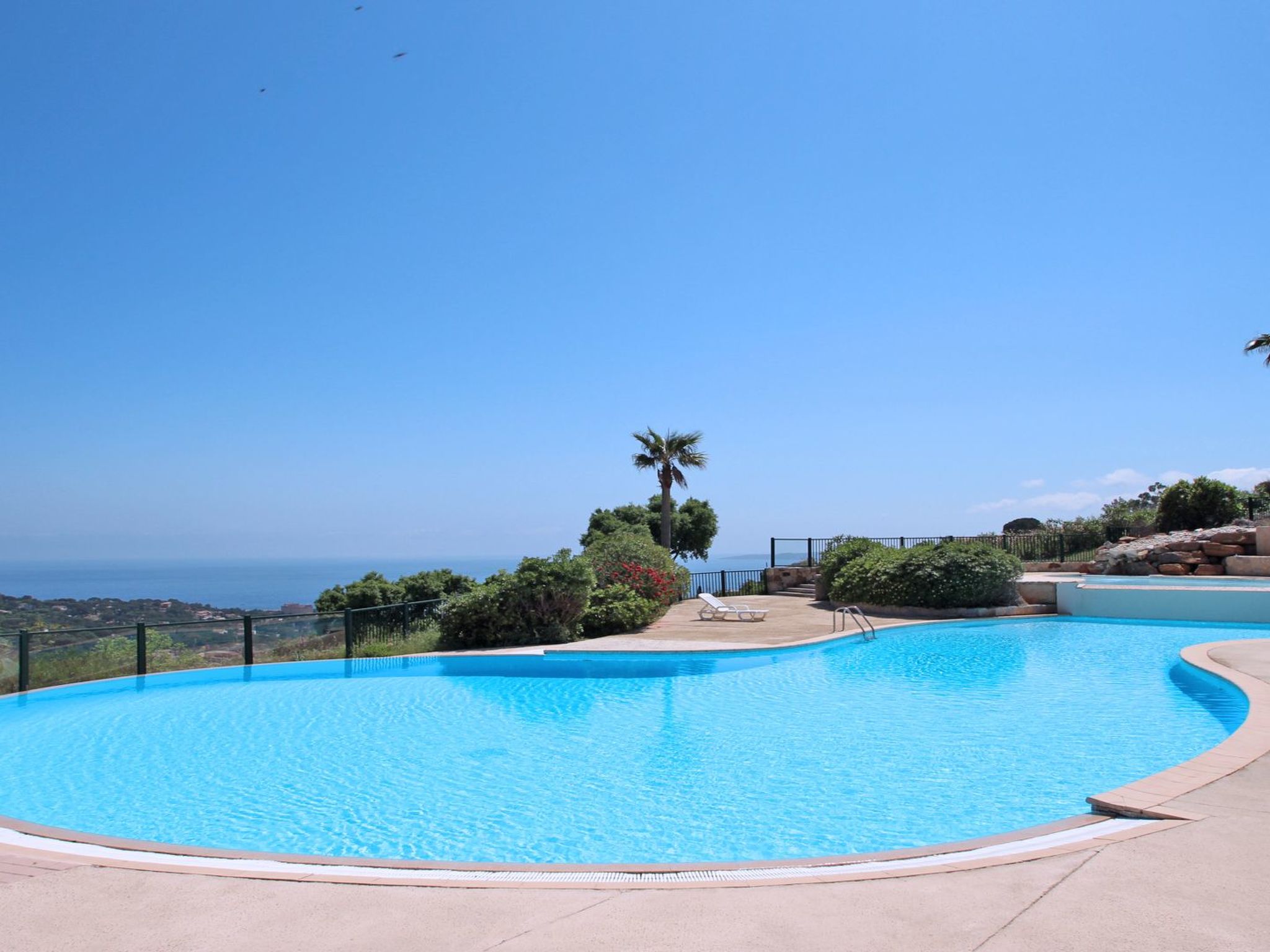 Mazet 4 pers - Blick aufs Meer - Schwimmbad - WiFi - Klima