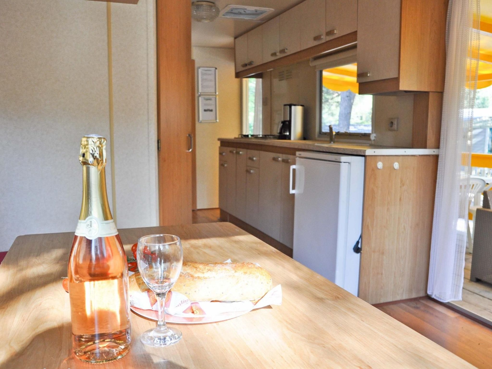 Stacaravan camping Lei Suves cote d'azur Var-Binnen