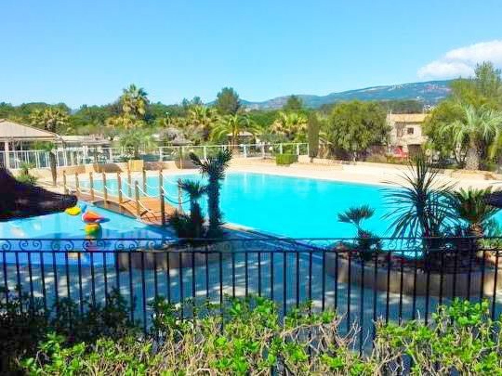 Stacaravan camping Lei Suves cote d'azur Var-Binnen