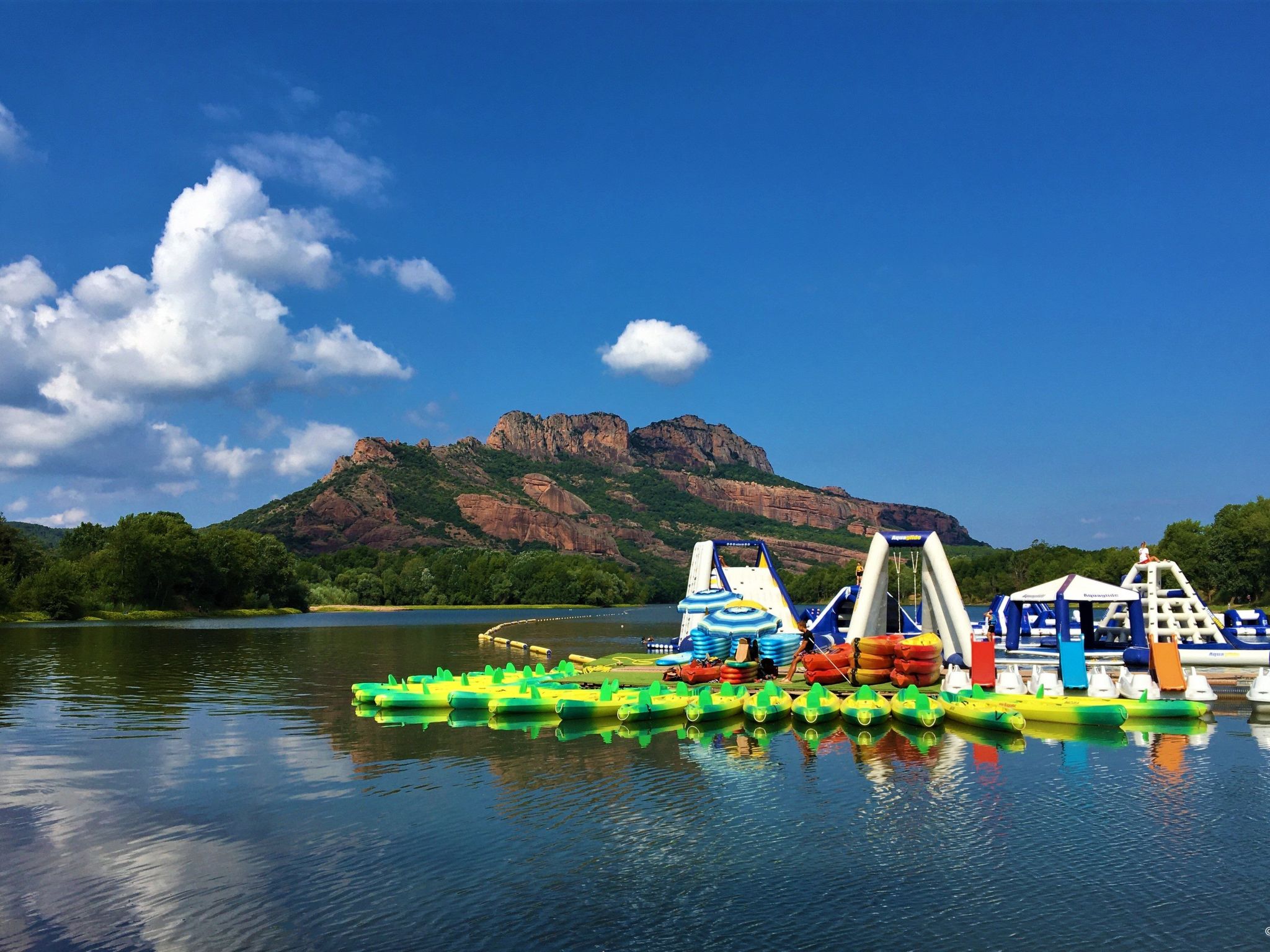 Stacaravan camping Lei Suves cote d'azur Var-Binnen