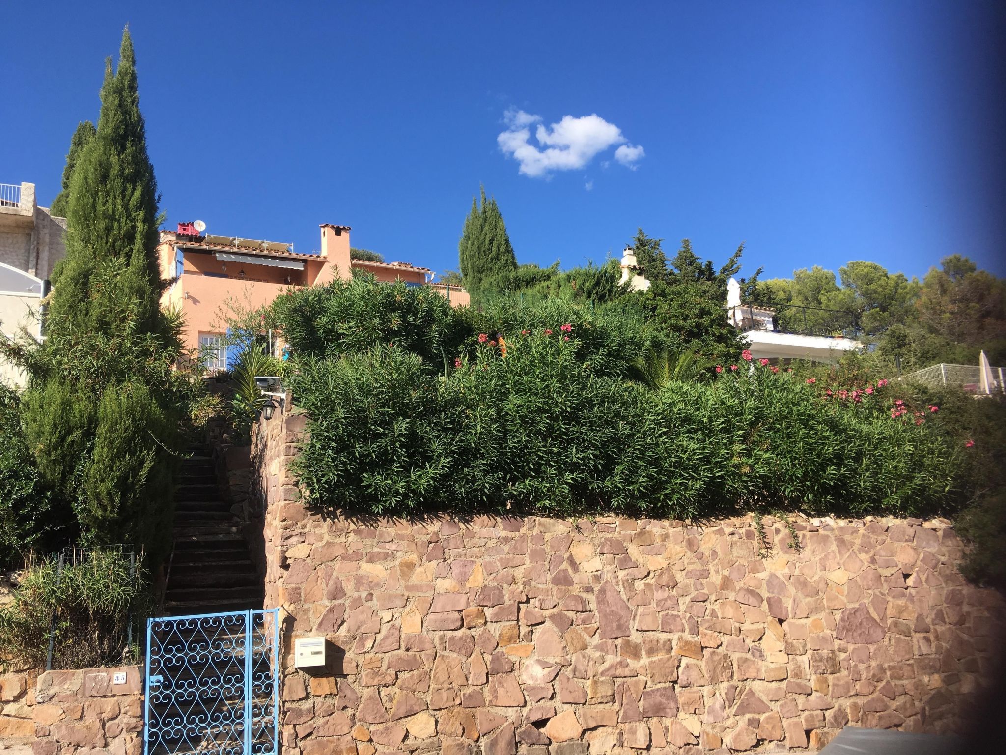 Kleine Villa an der Cote d´Azur-Drinnen